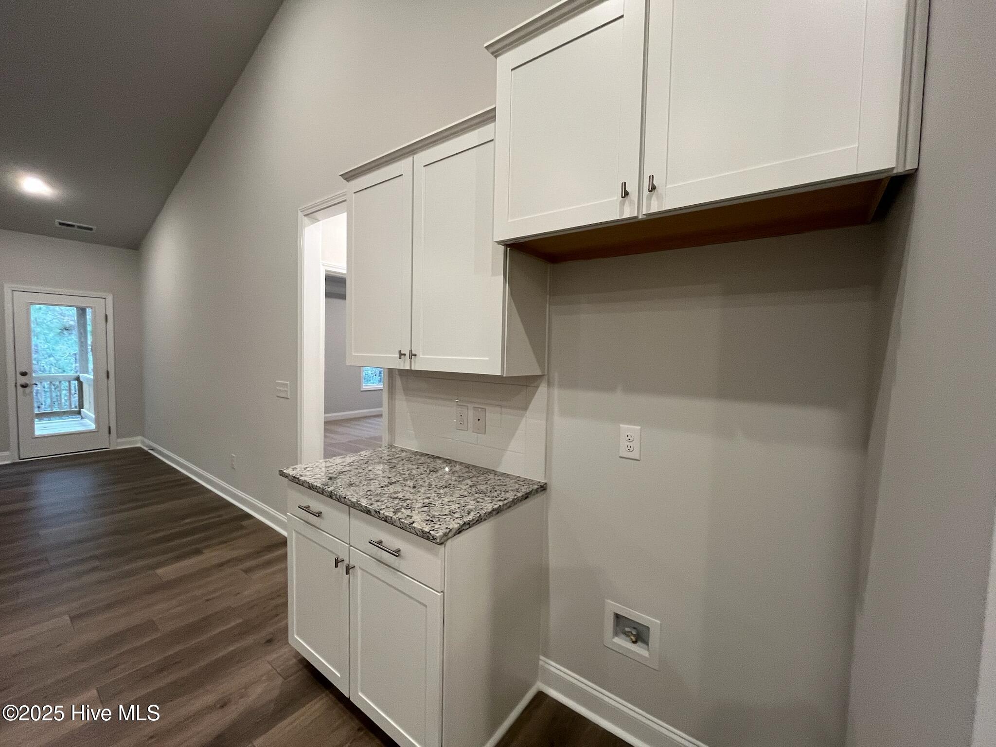 100545332 | Photo 11