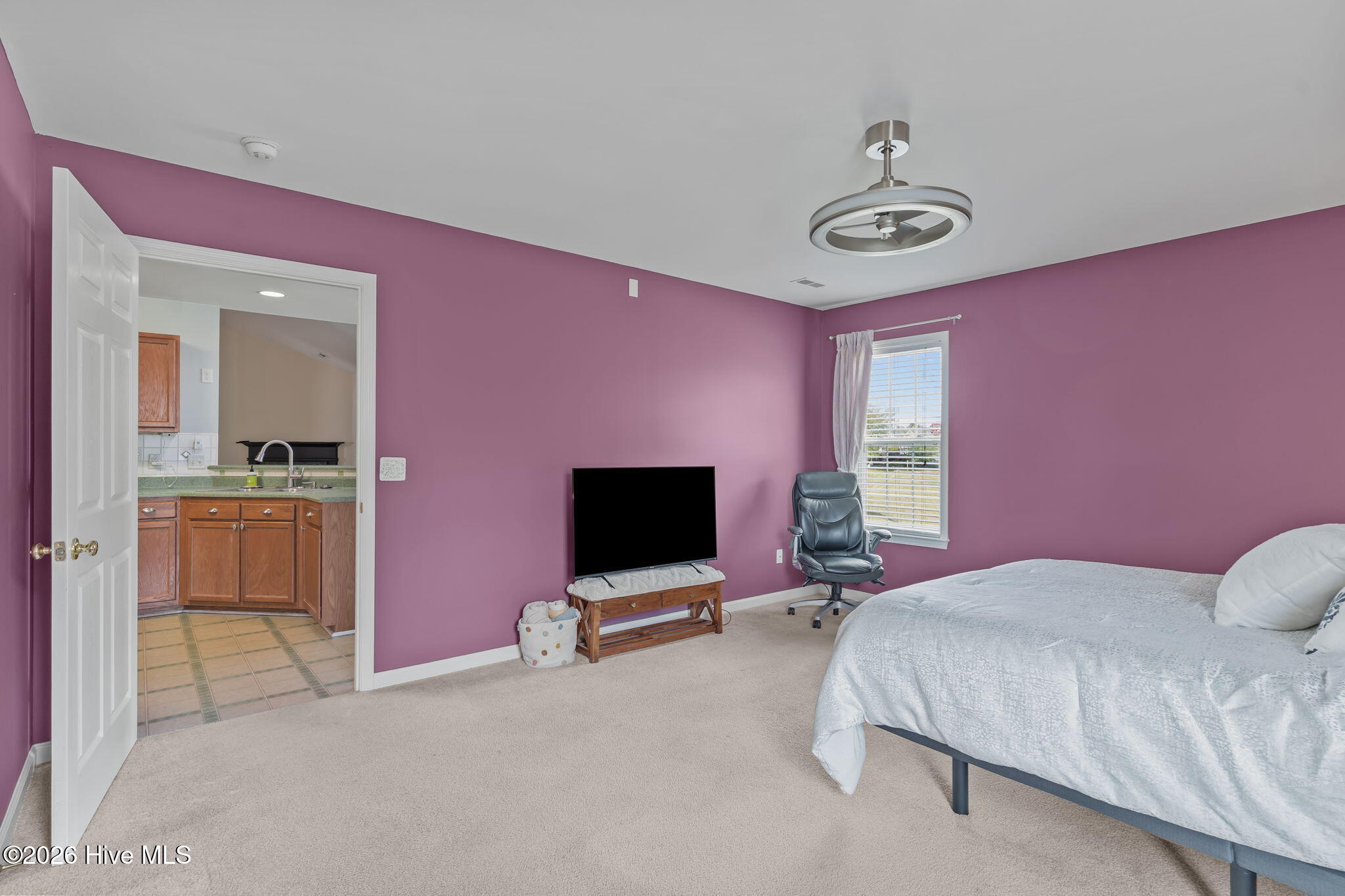 100565536 | Photo 28