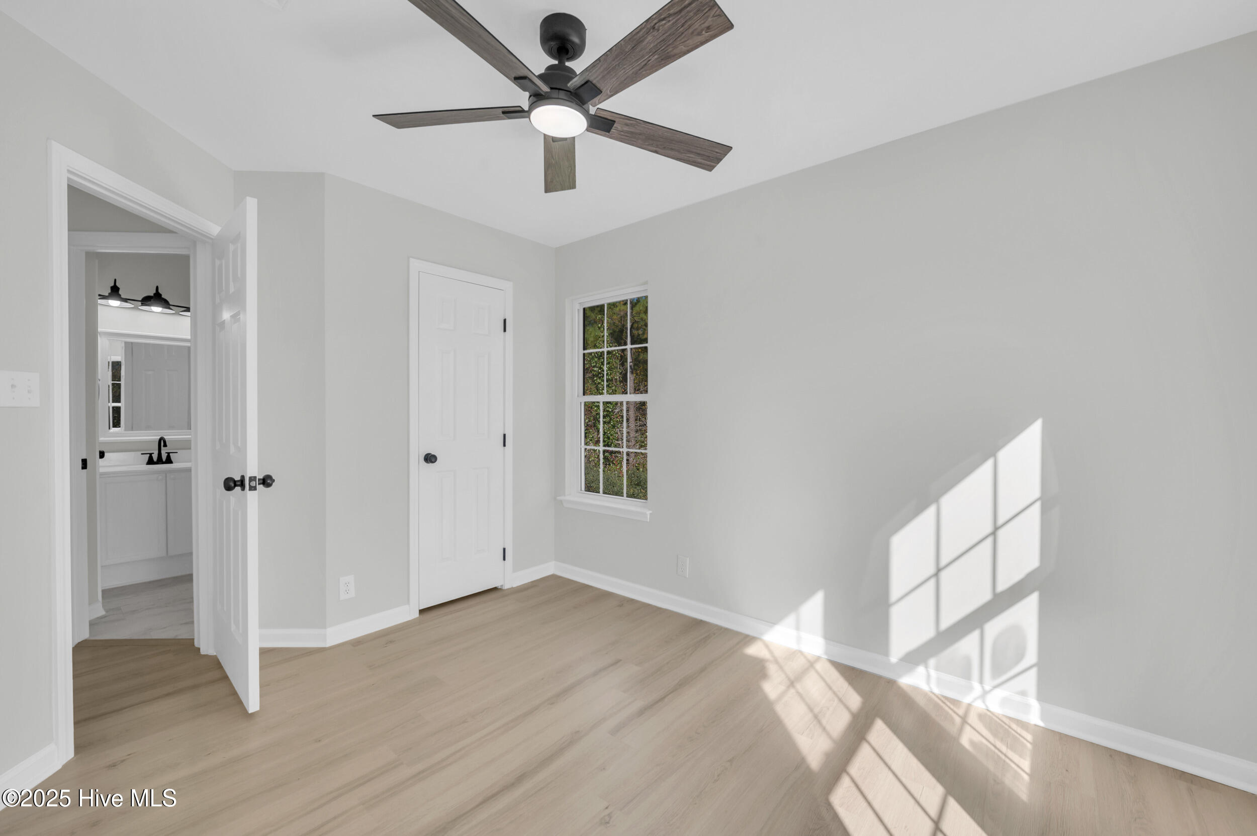 100540827 | Photo 29