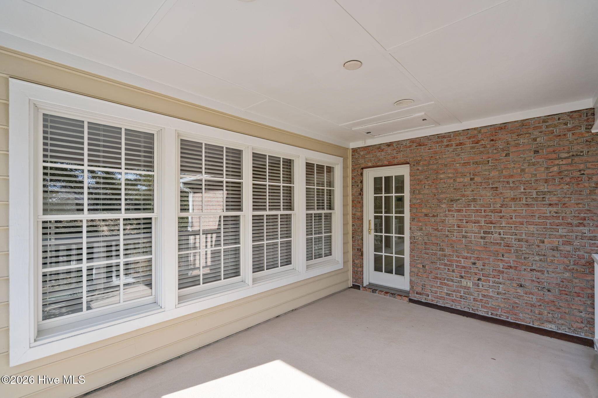 100554468 | Photo 54