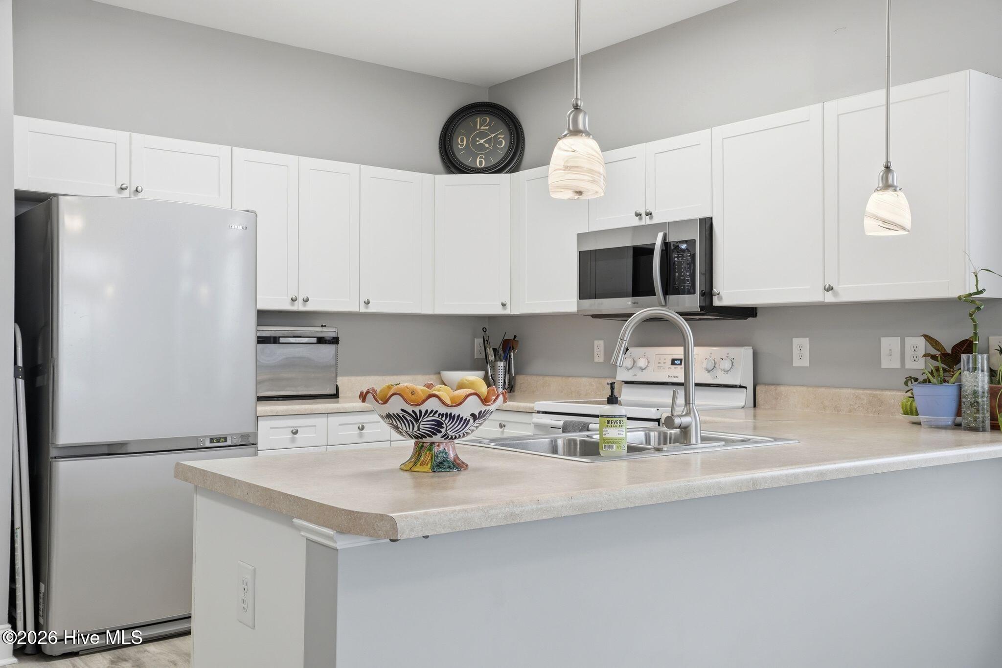 100558229 | Photo 19