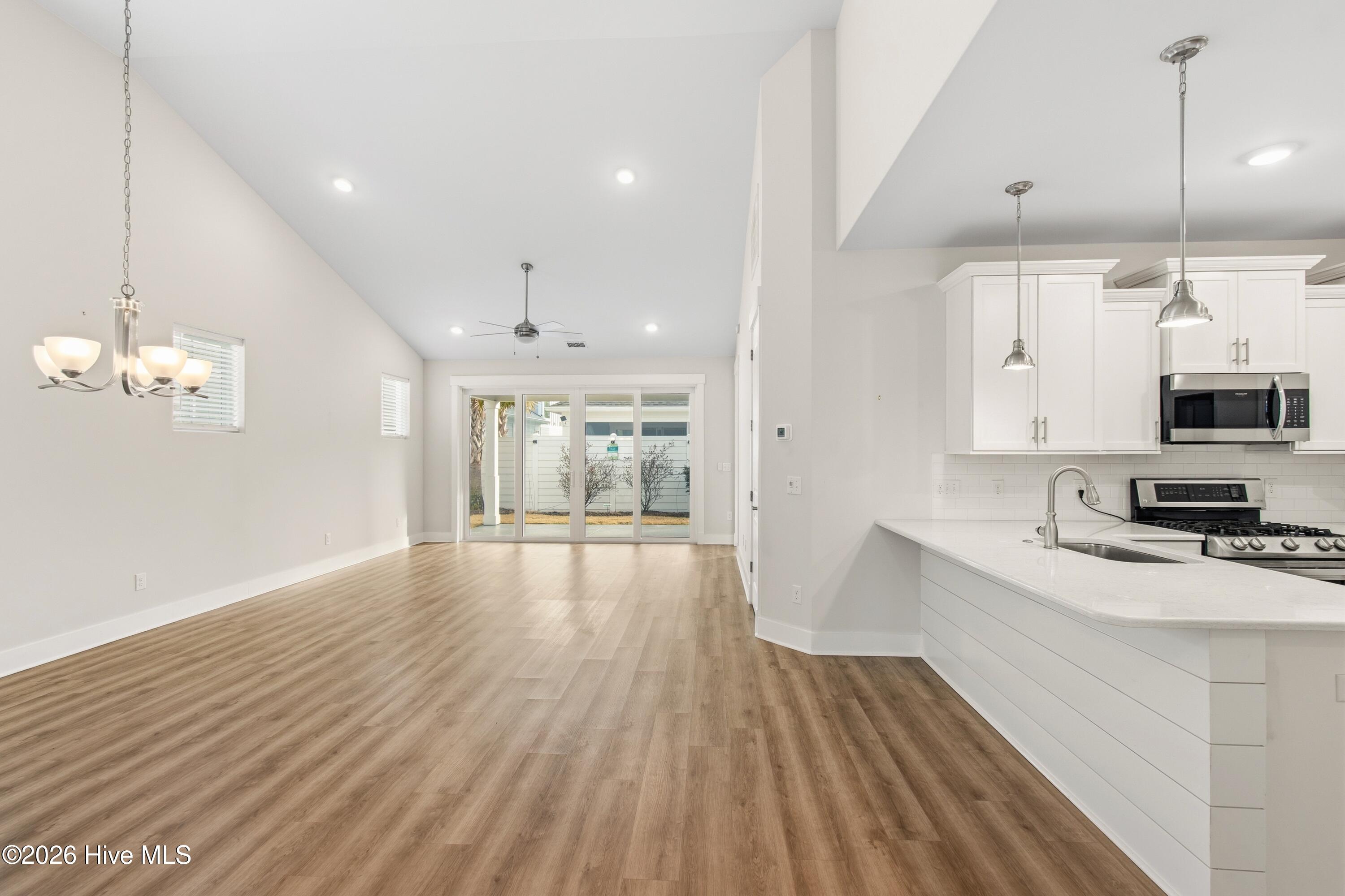 100558593 | Photo 10