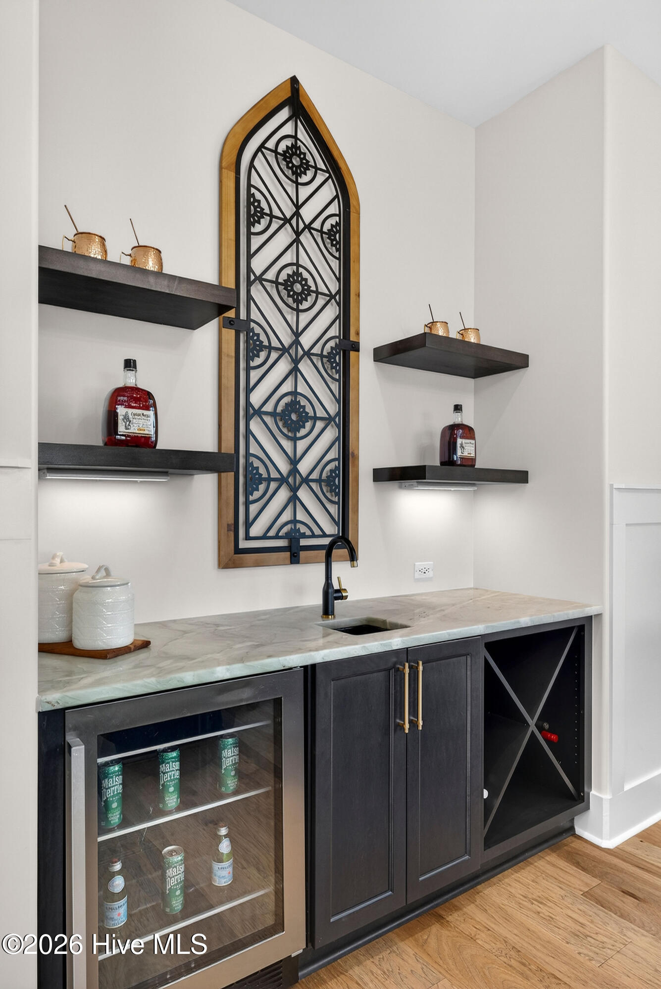 100552063 | Photo 18