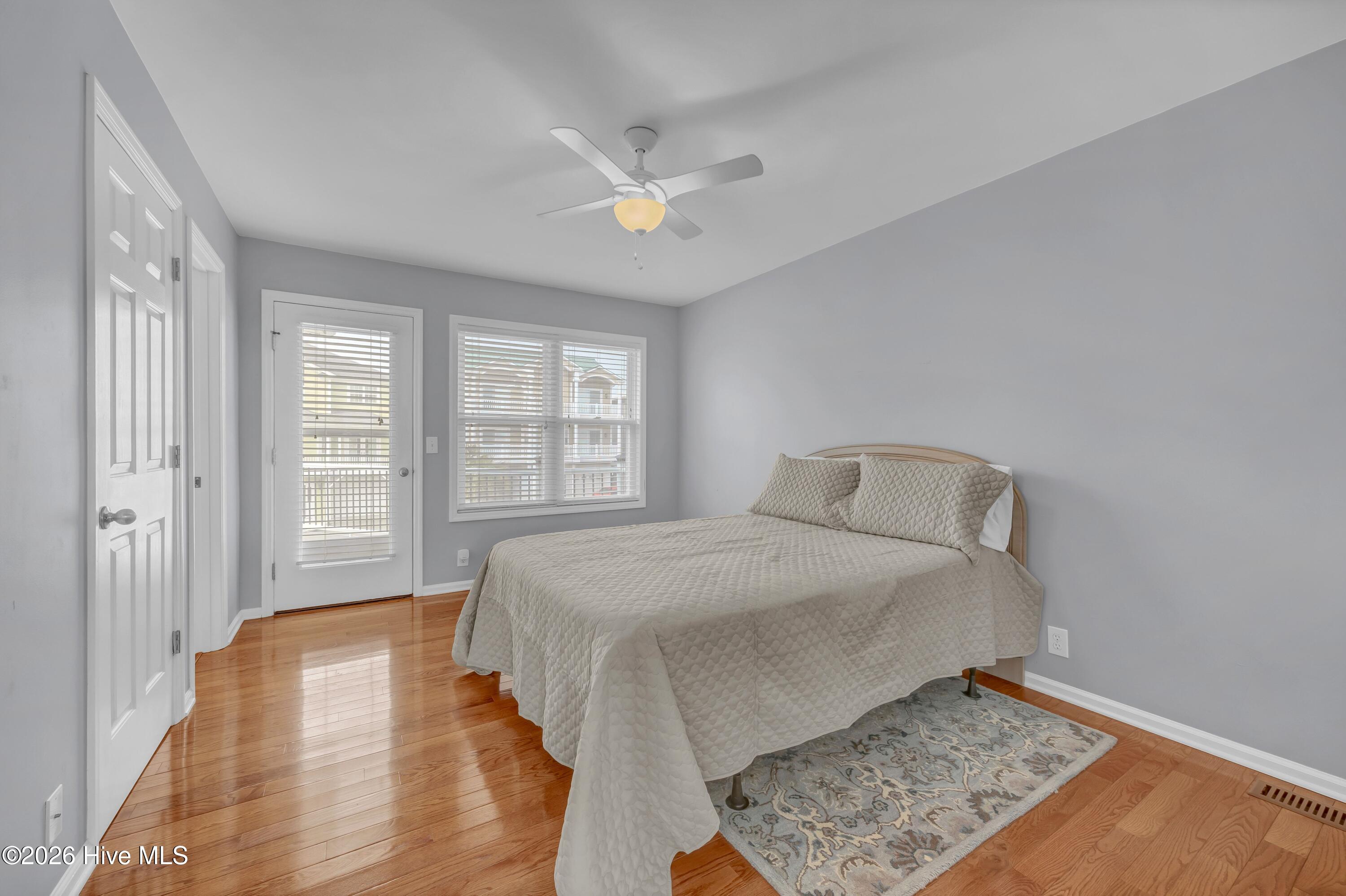 100556301 | Photo 11