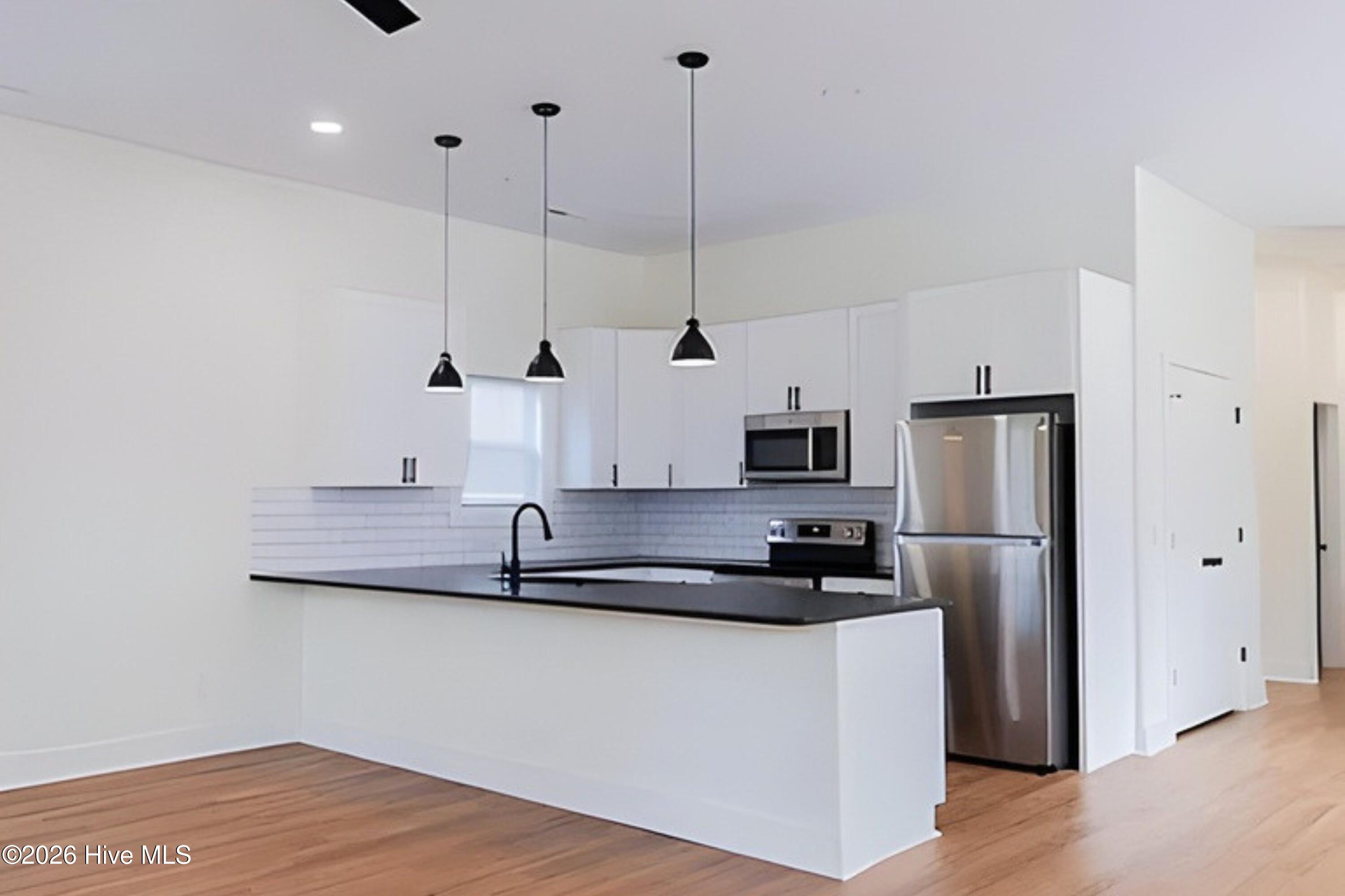 100568666 | Photo 19