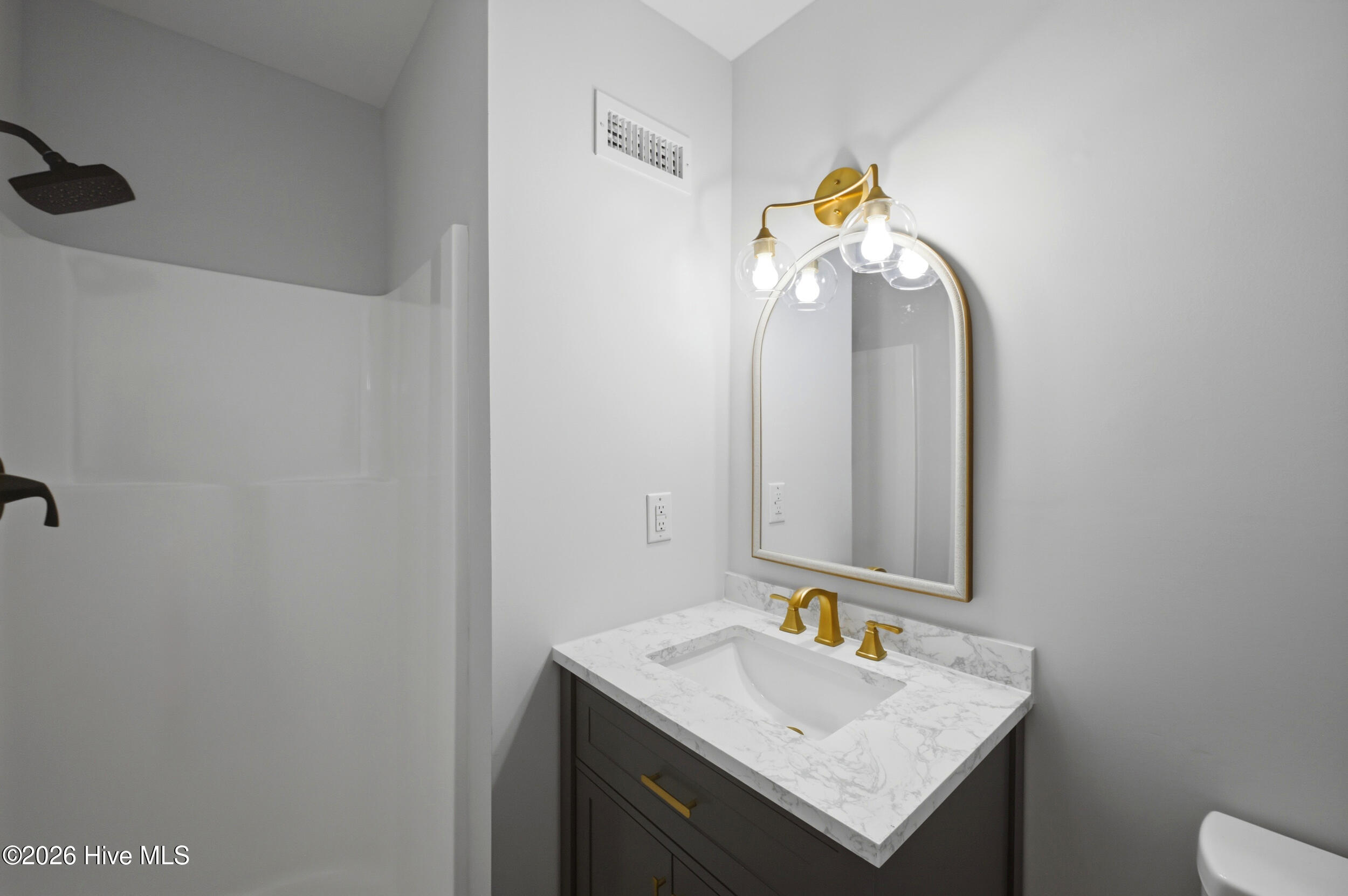 100566140 | Photo 19