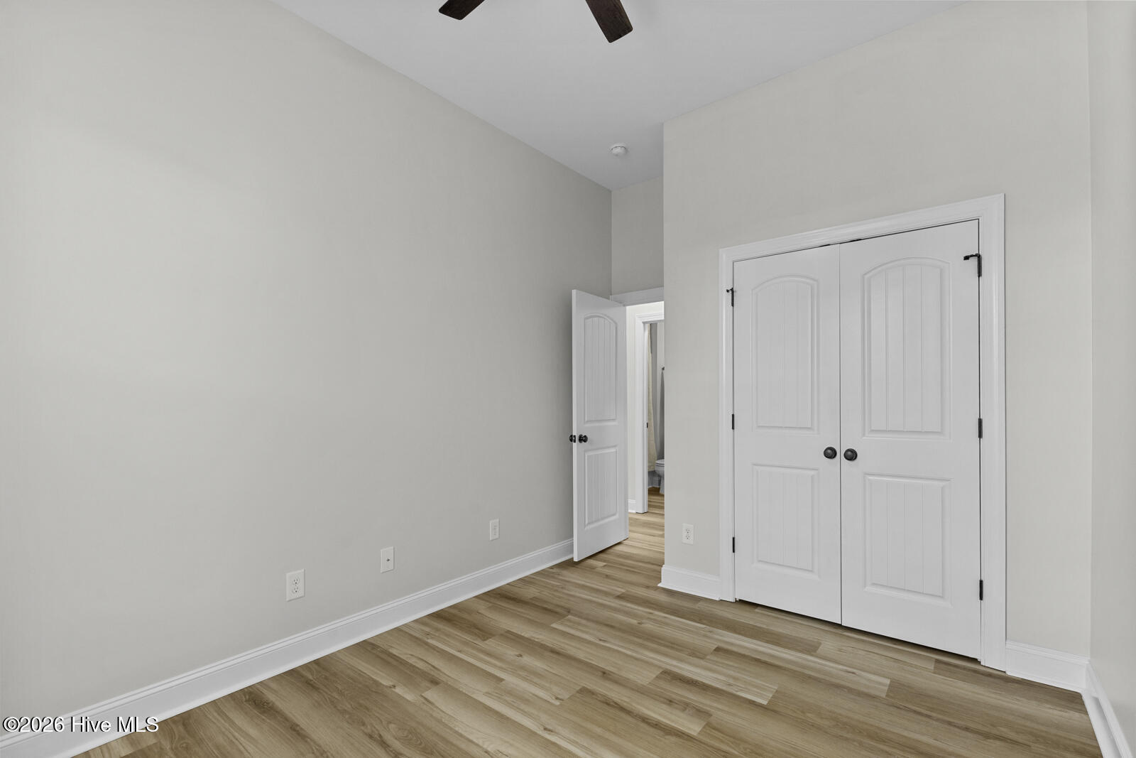 100562904 | Photo 25