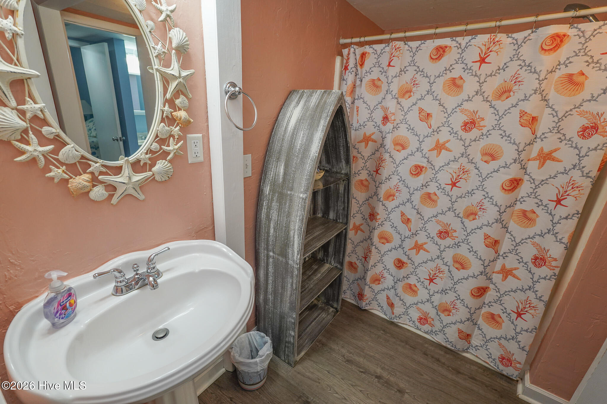 100548076 | Photo 14