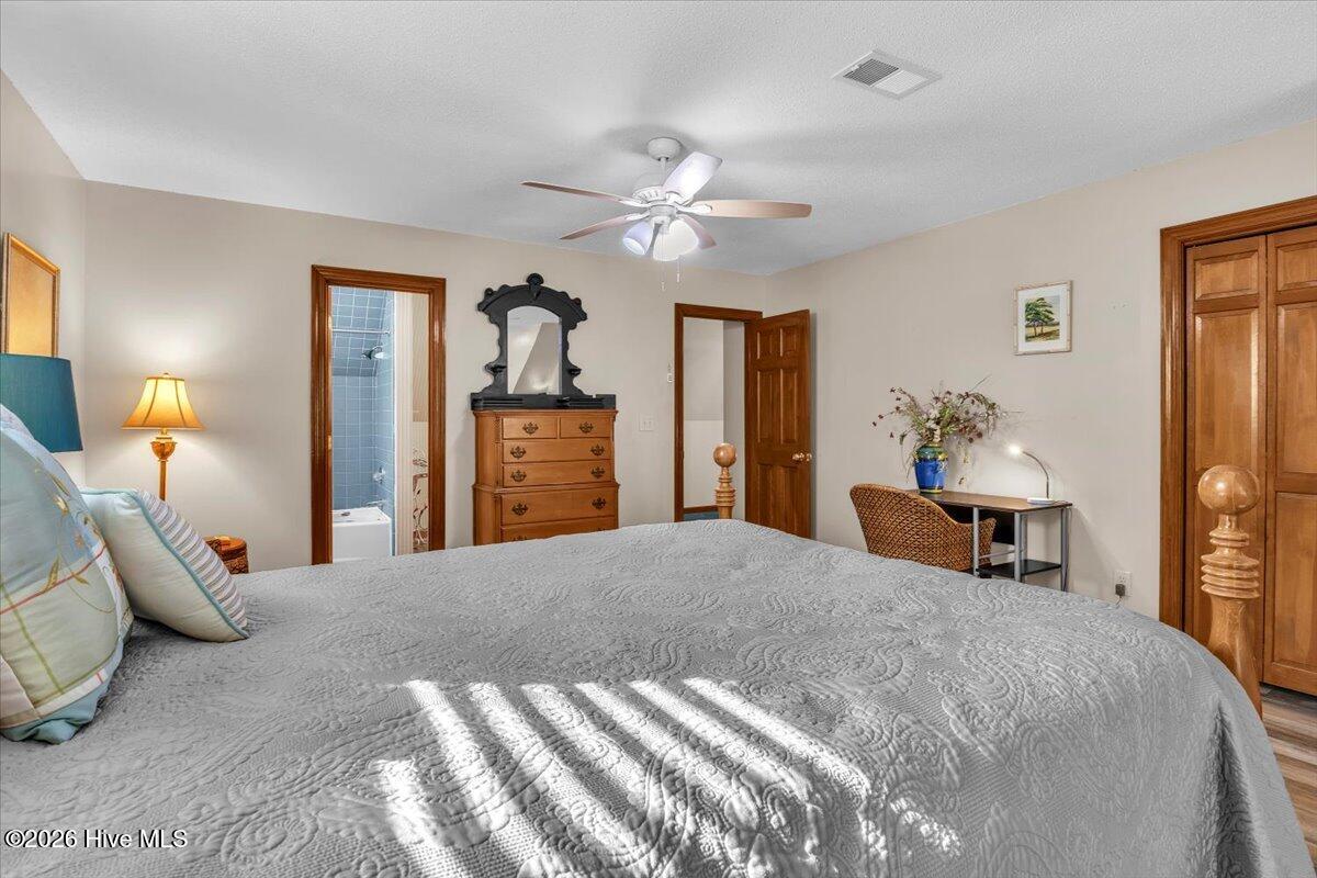 100565591 | Photo 51