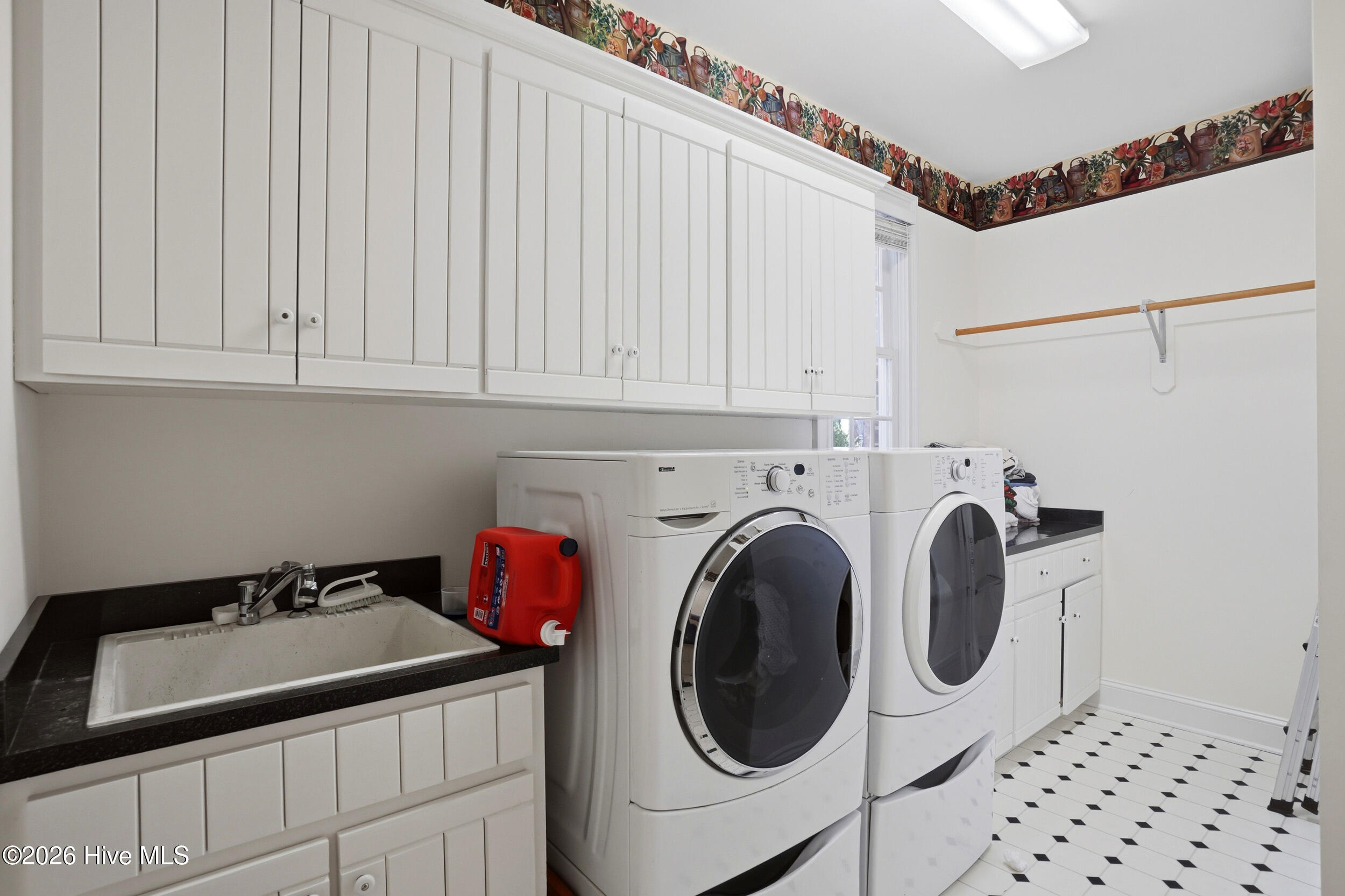 100563171 | Photo 45