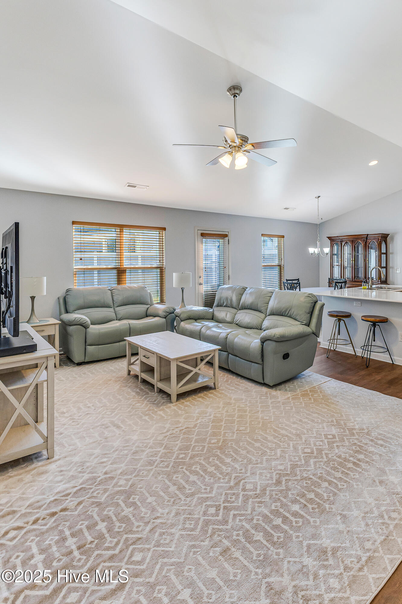 100539432 | Photo 15