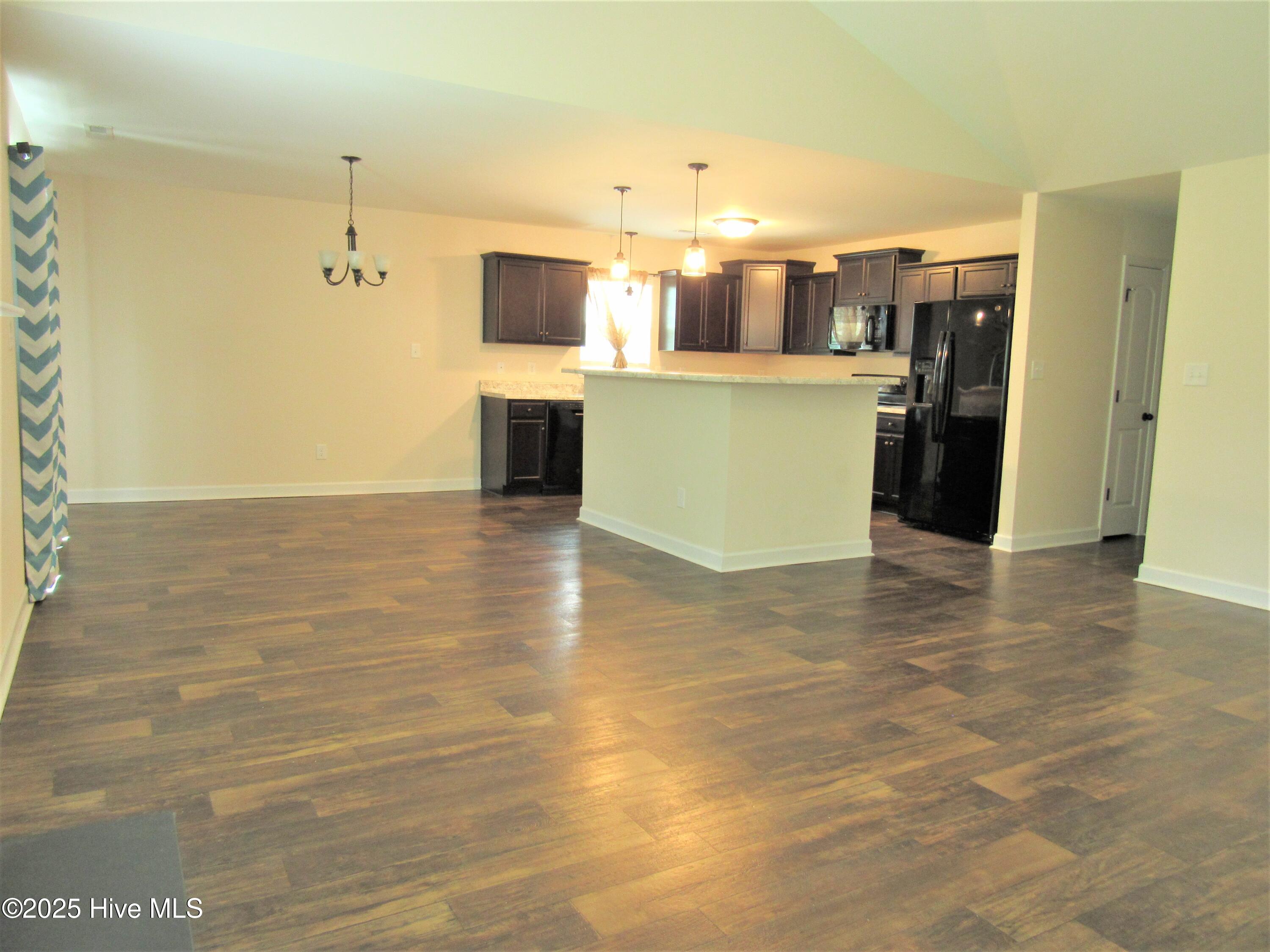 100545950 | Photo 16