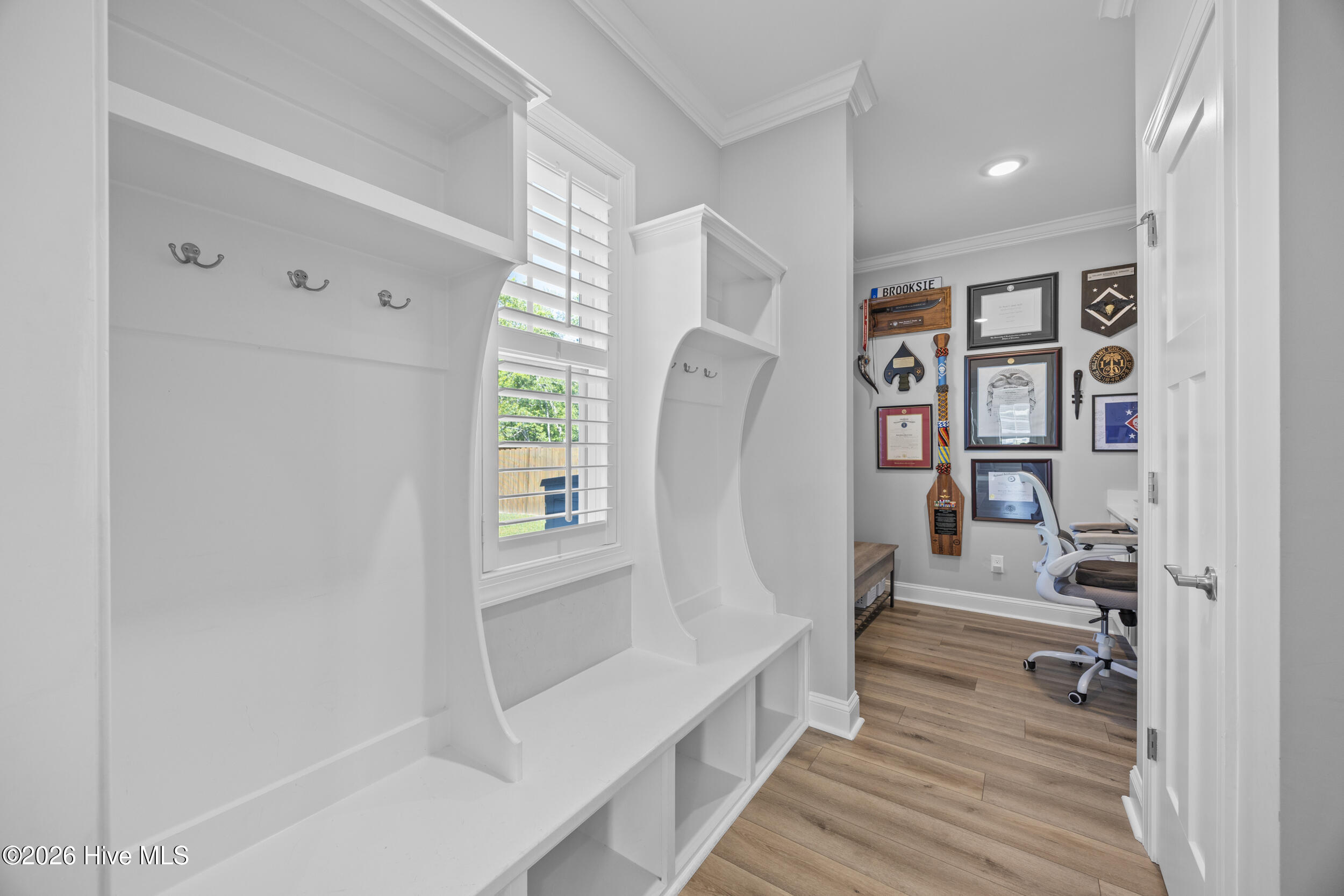 100570298 | Photo 15