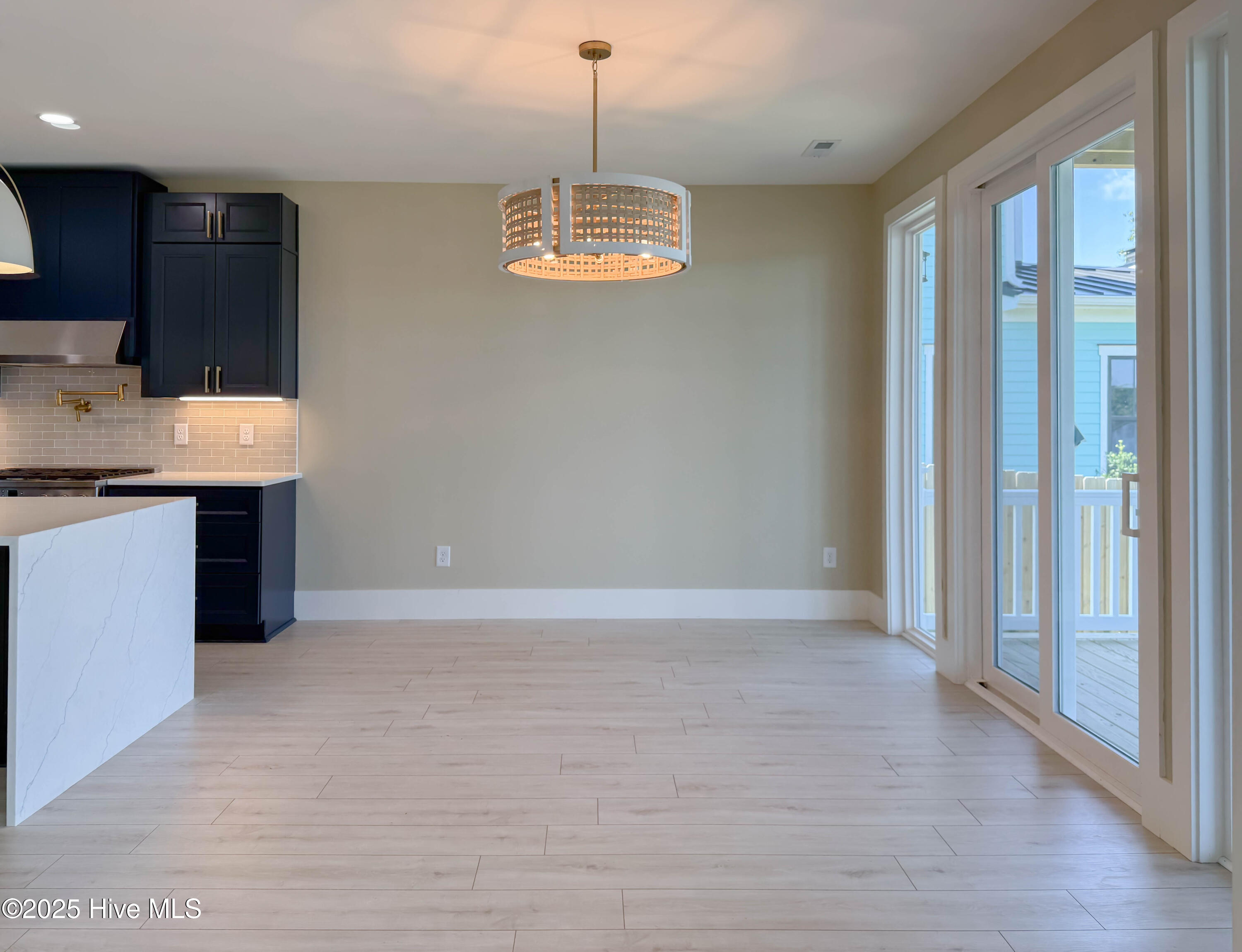 100539536 | Photo 122