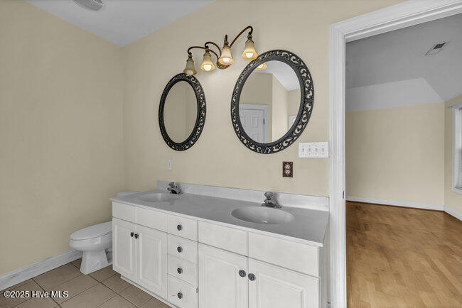 100542118 | Photo 24