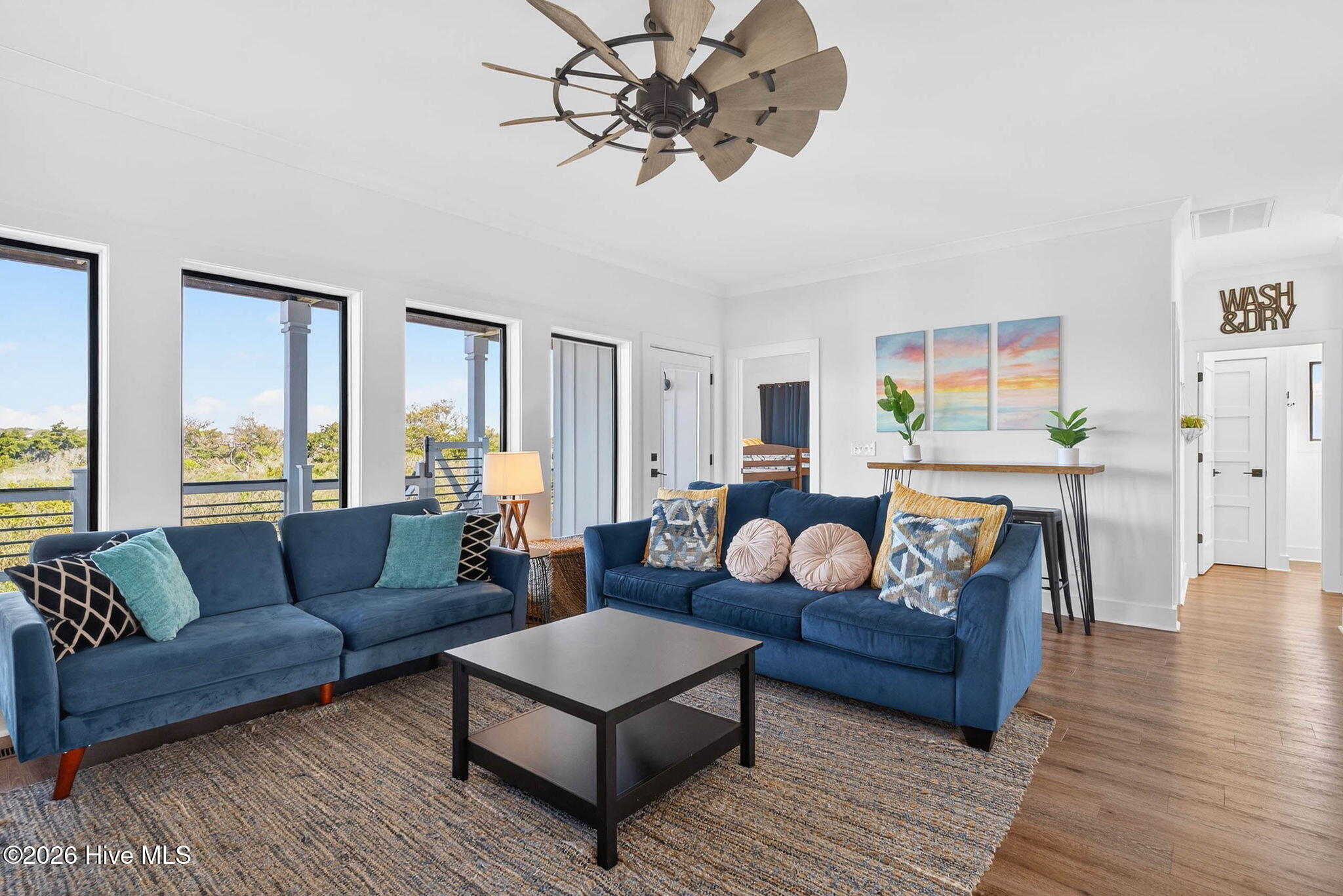 100561676 | Photo 25