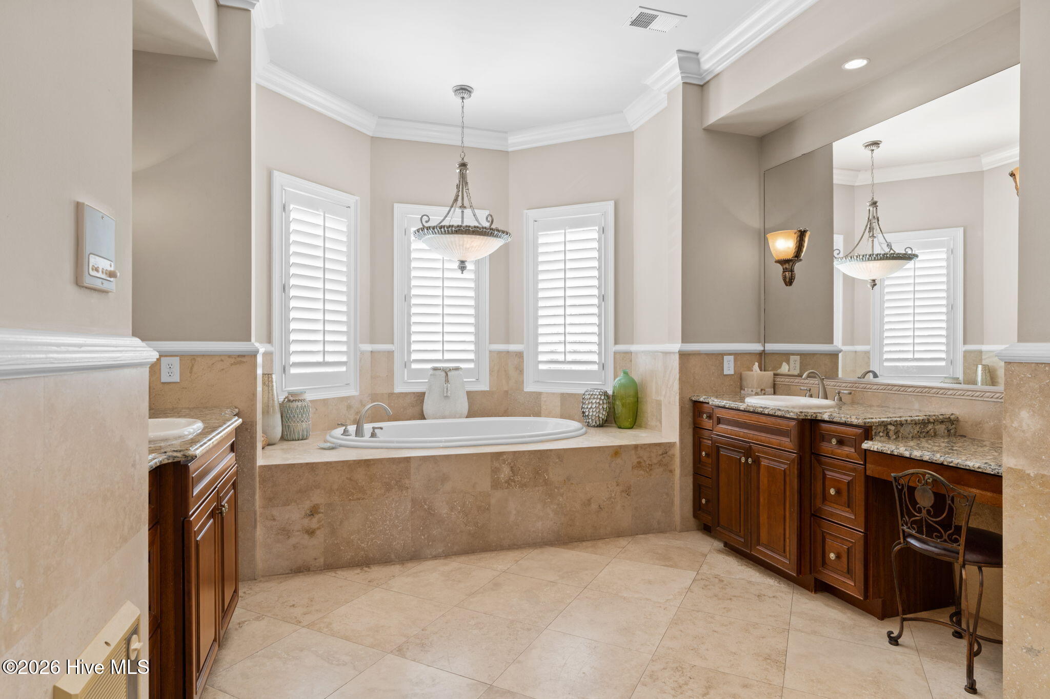 100554709 | Photo 53