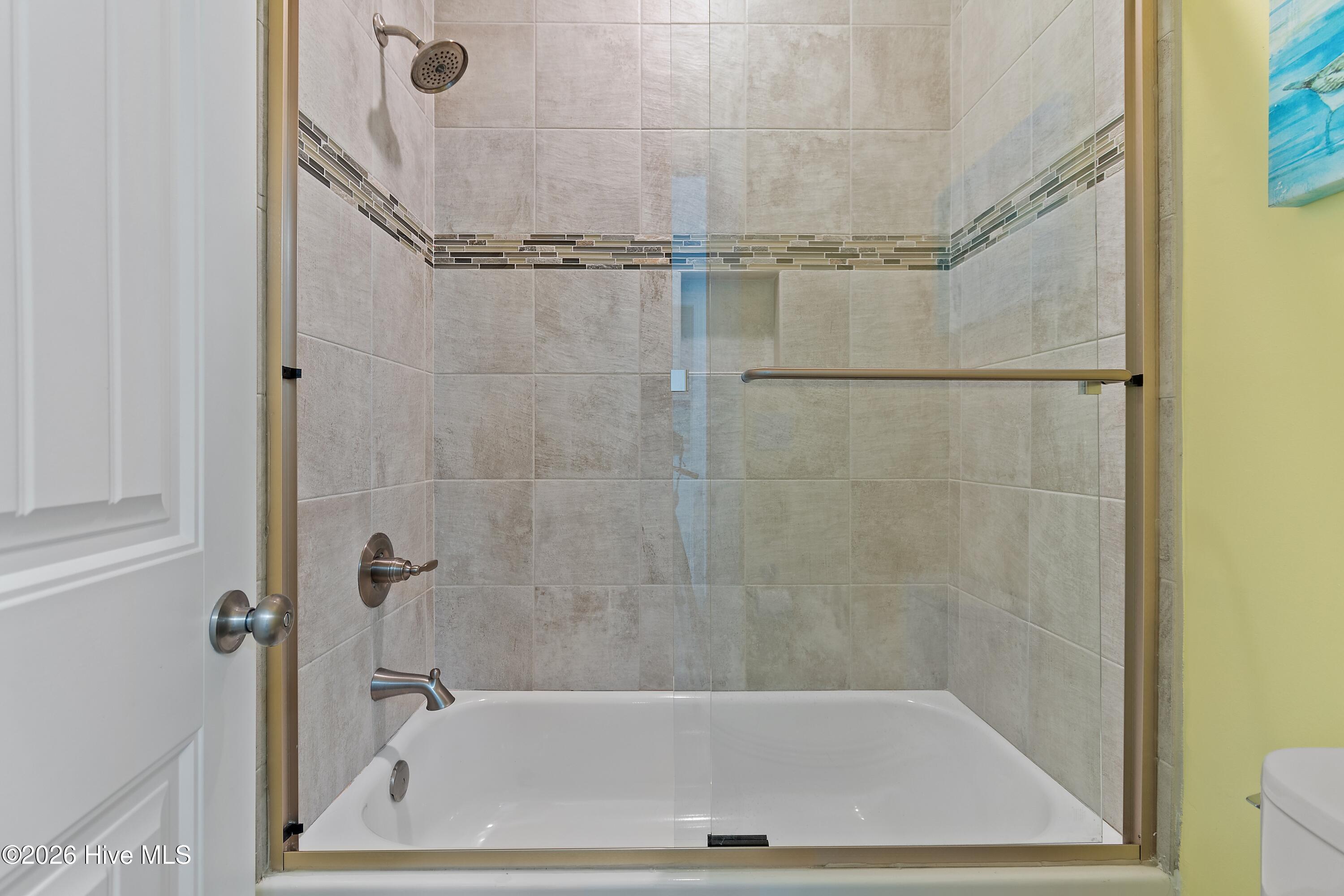 100555702 | Photo 36