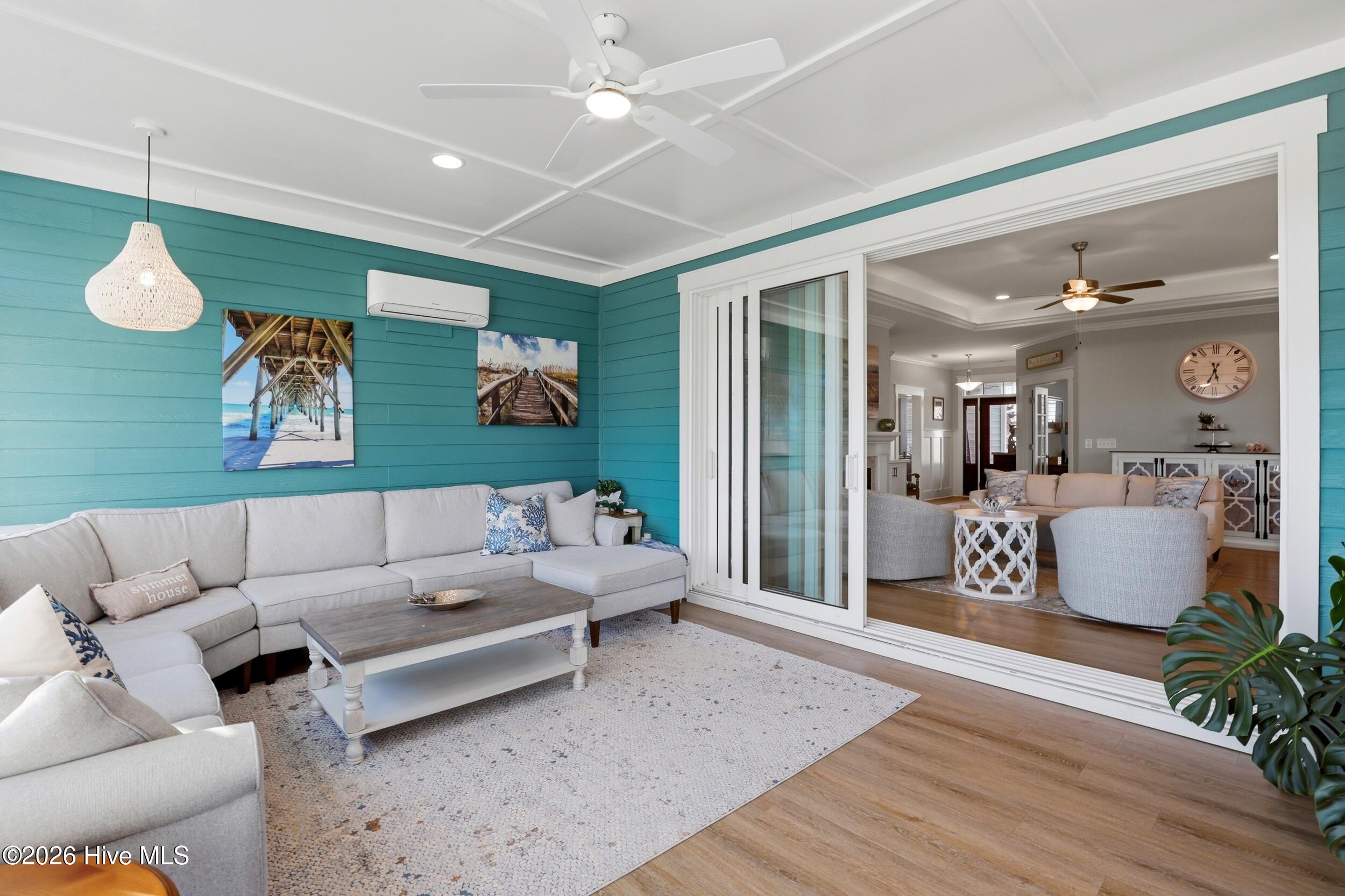 100562298 | Photo 42