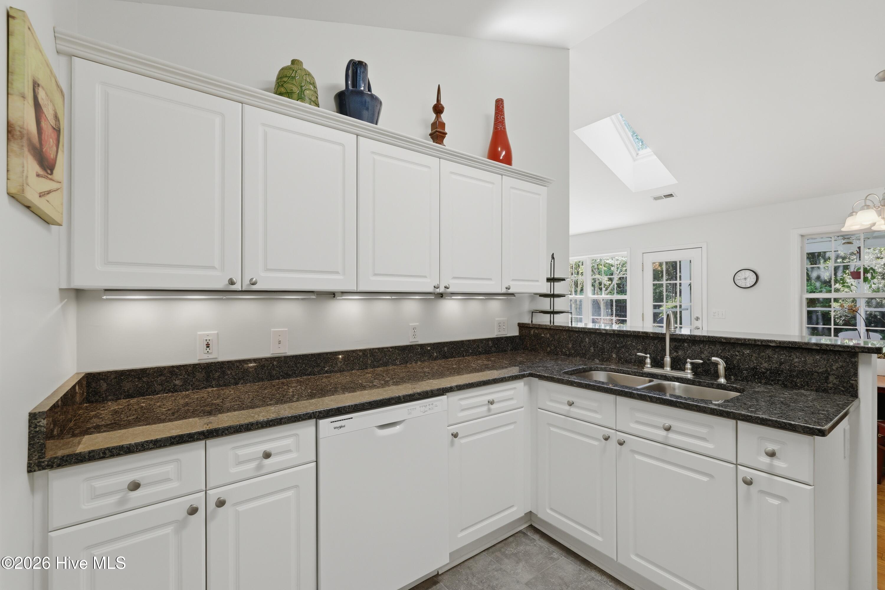 100568485 | Photo 18