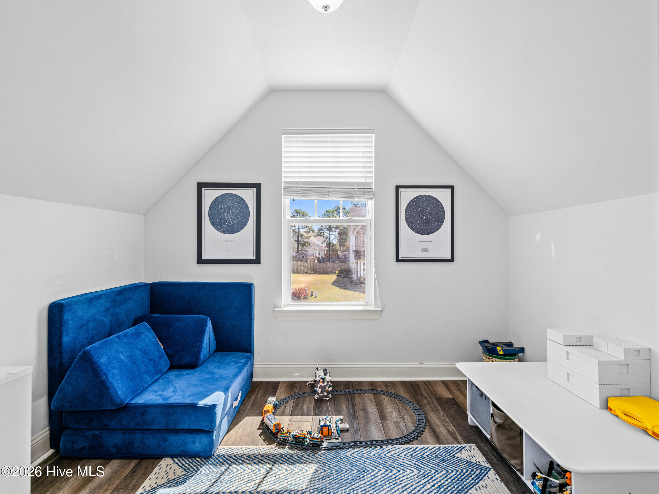 100562428 | Photo 55