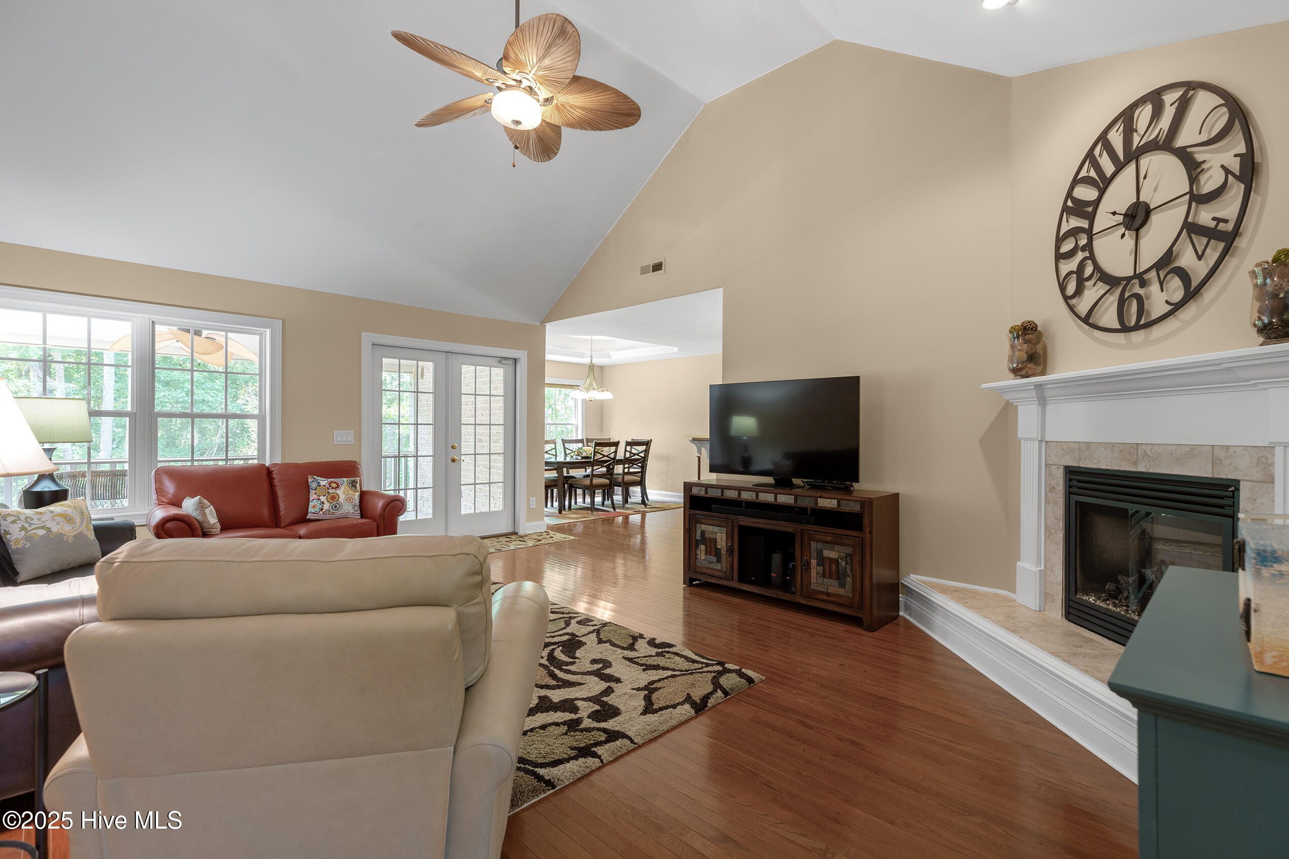 4414 Grey Oaks Court, Wilmington, NC 28412 – photo 5: GreyOaks4414-3LRDianeL33A7184-CR2