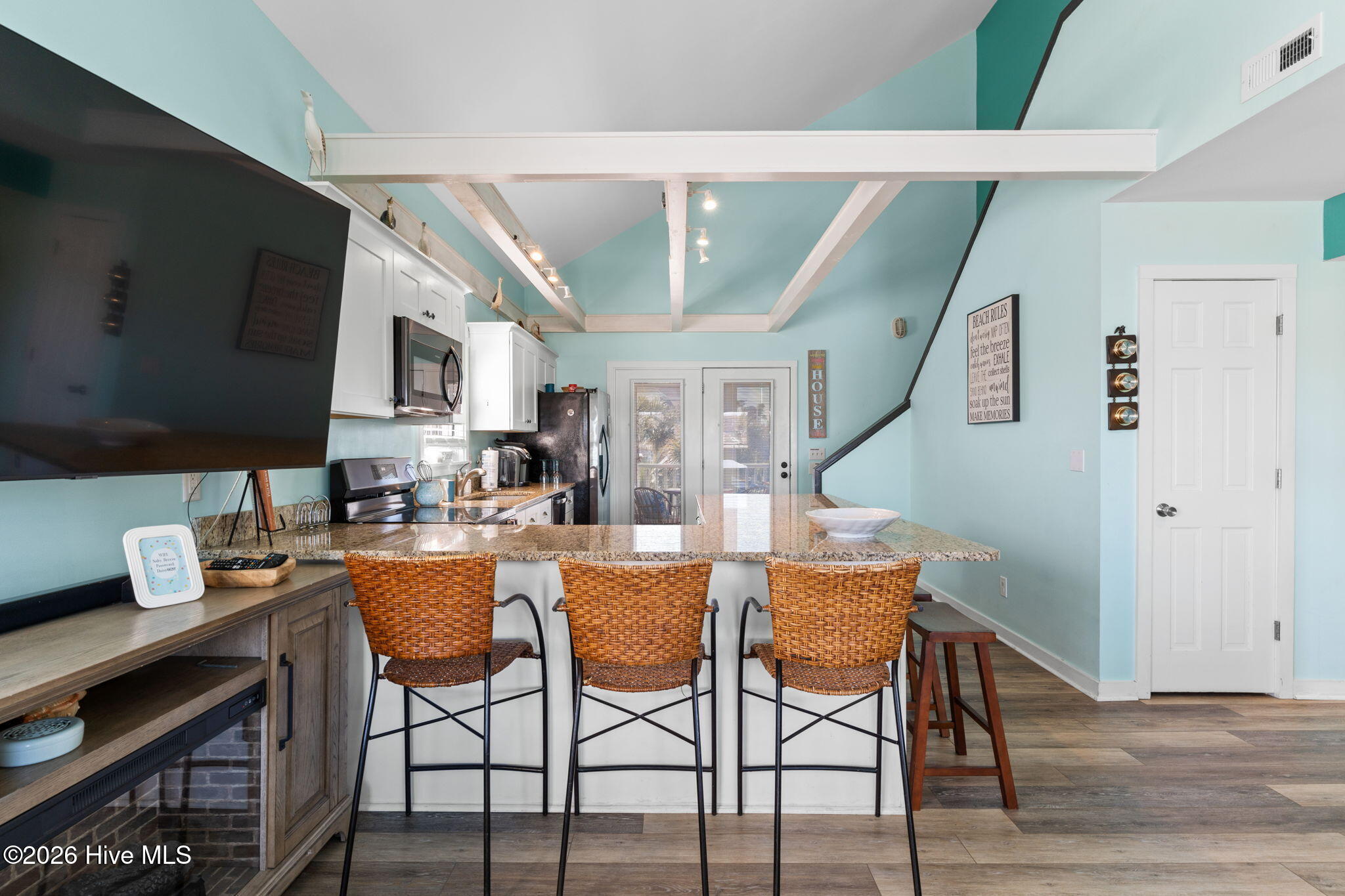 100557259 | Photo 10