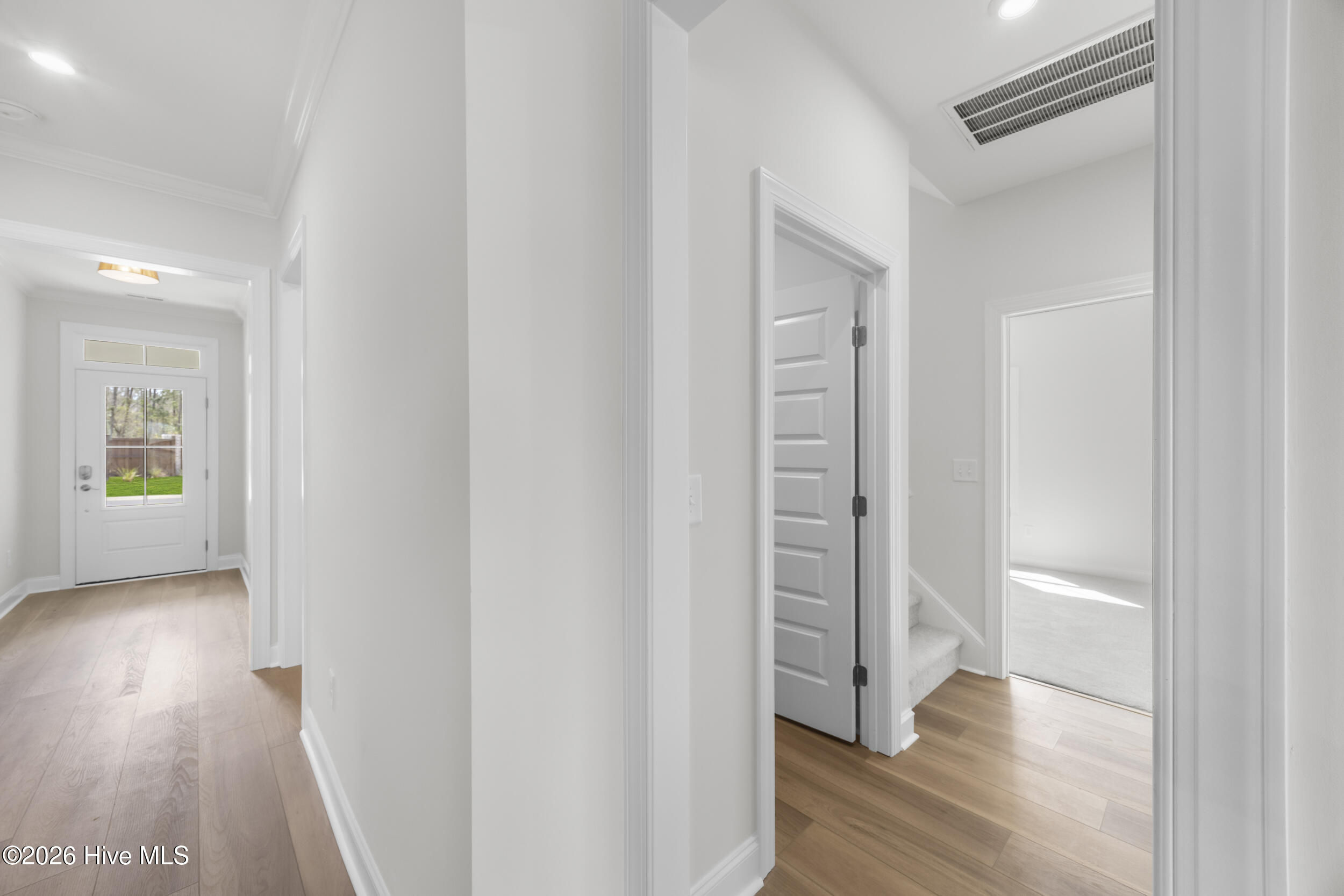 100561825 | Photo 19