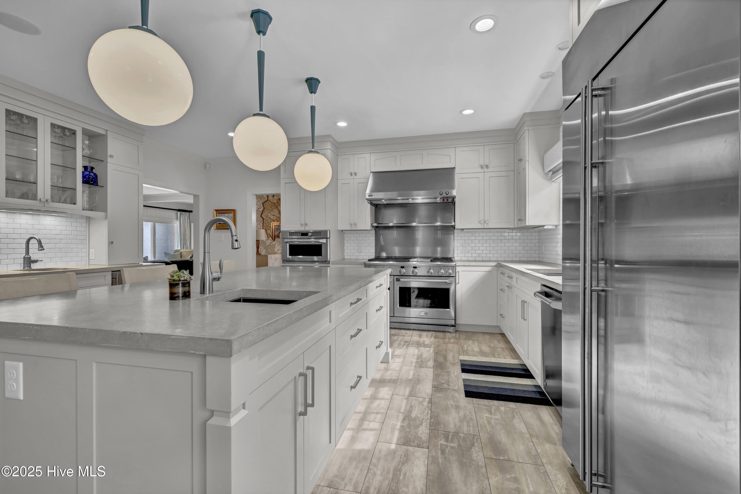 100519719 | Photo 35