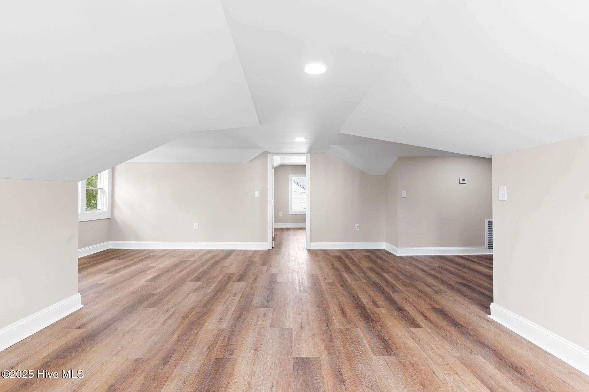 100533933 | Photo 38