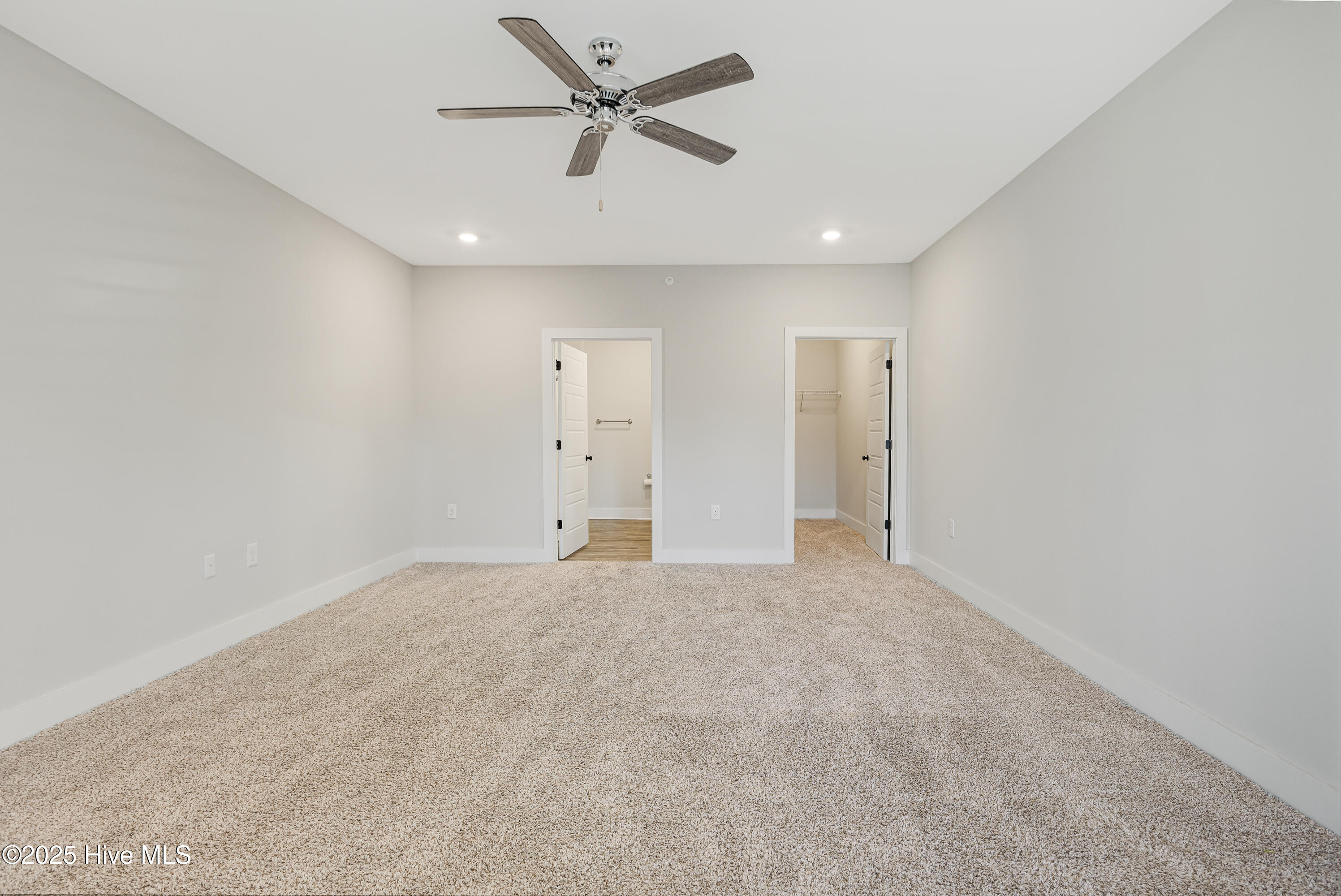 100521435 | Photo 17