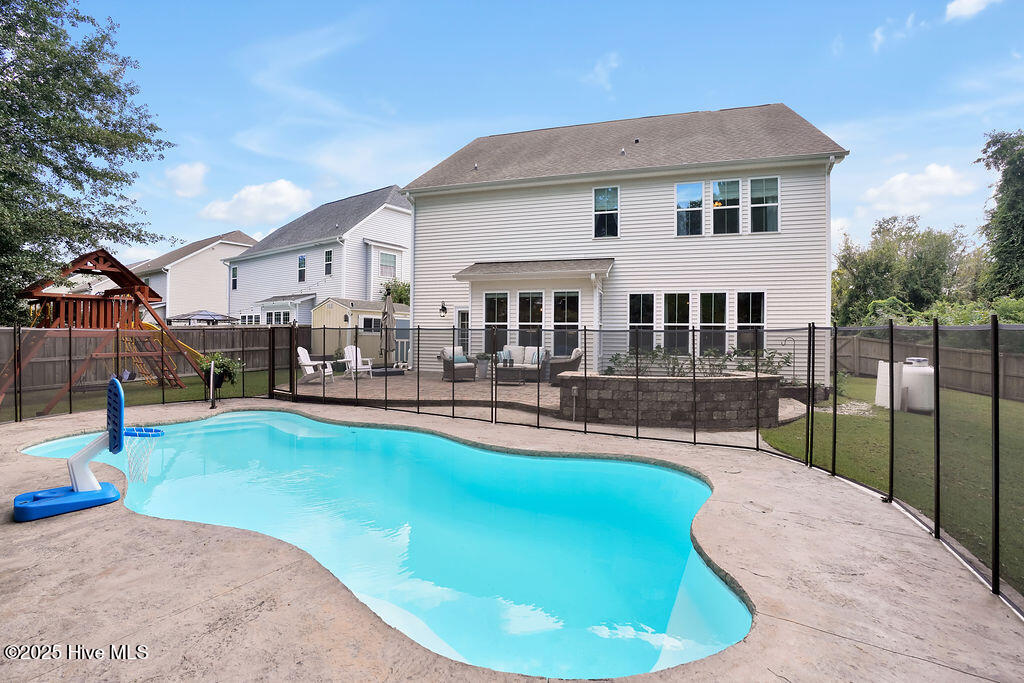 100536880 | Photo 45