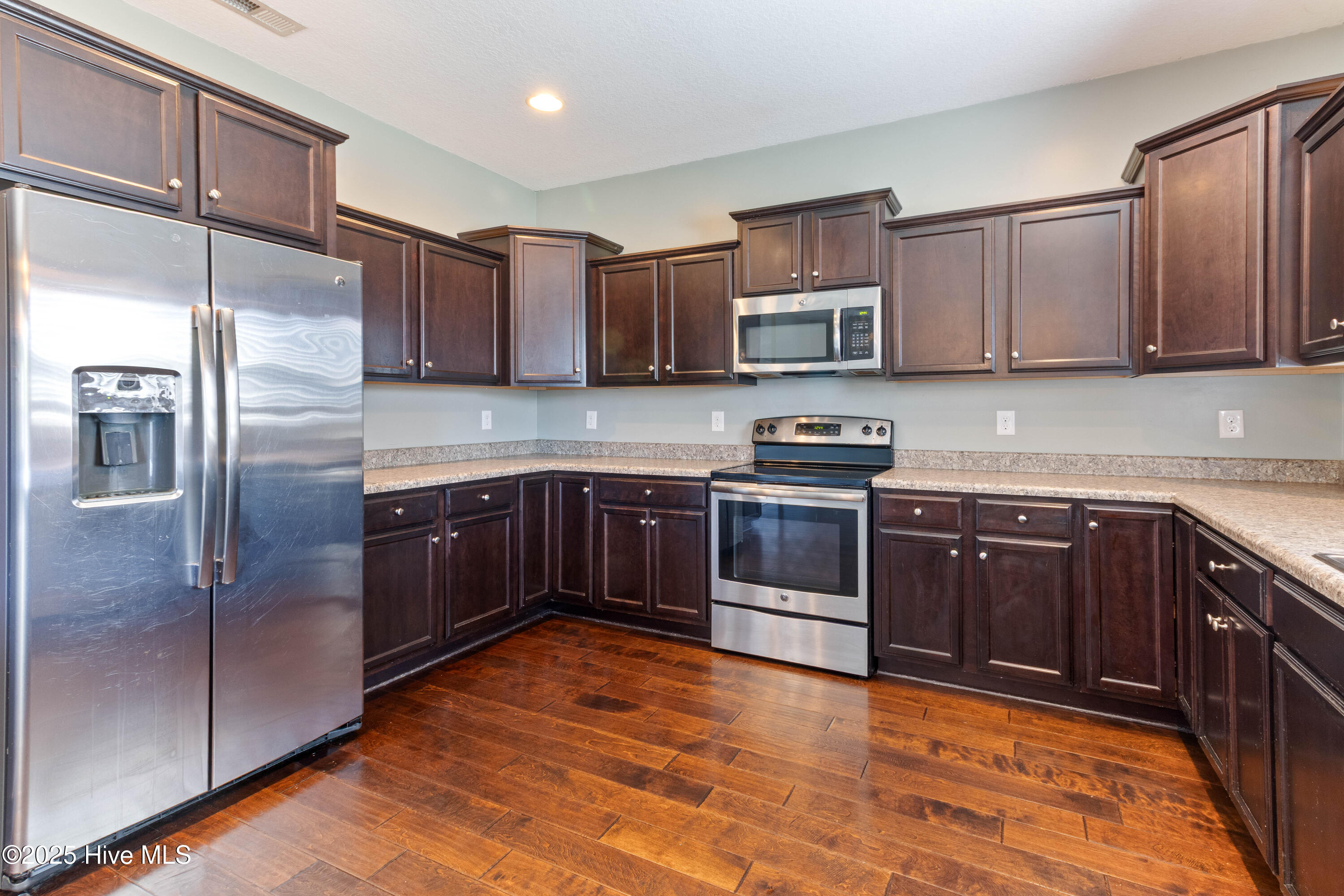 100528523 | Photo 23