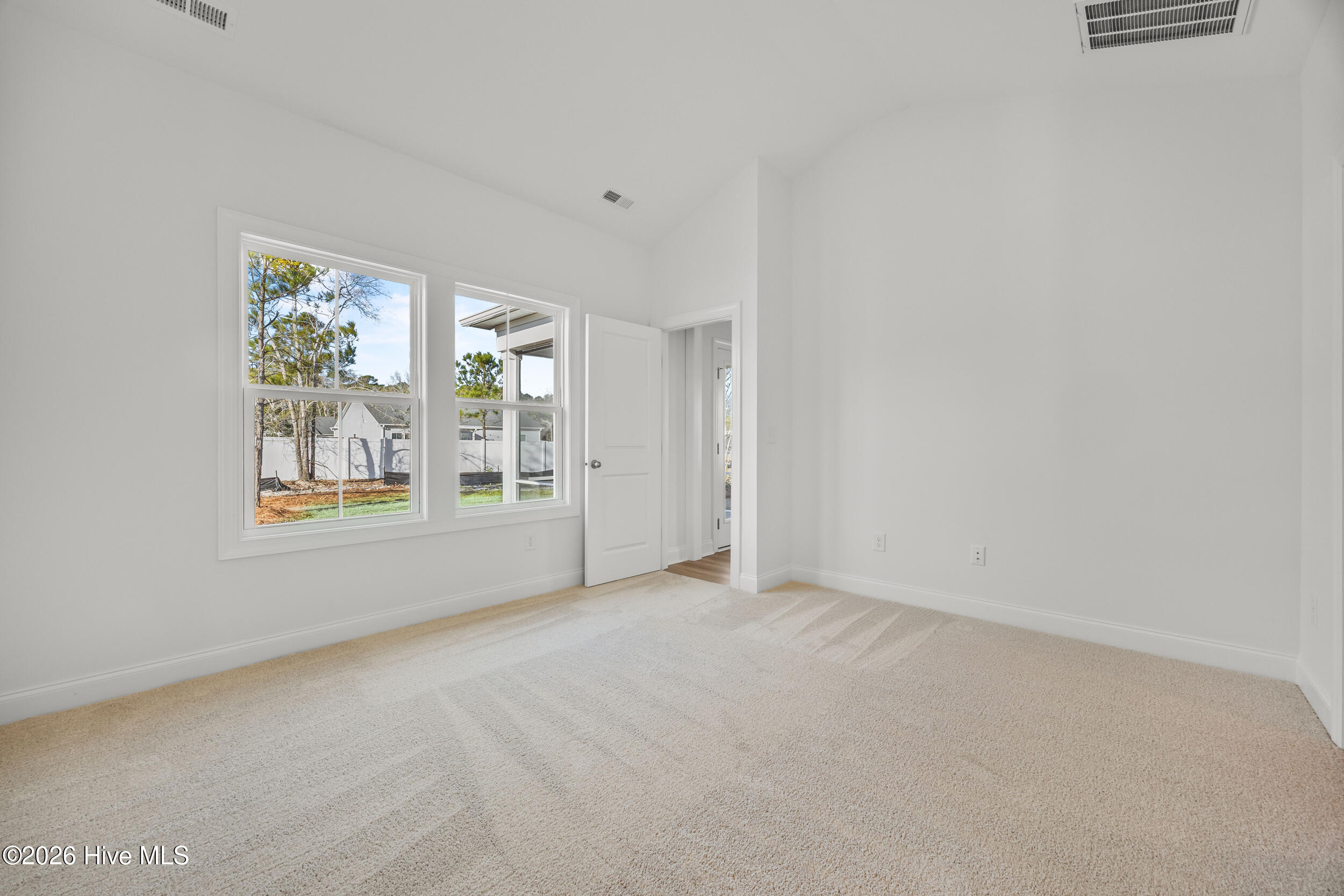 100549370 | Photo 23