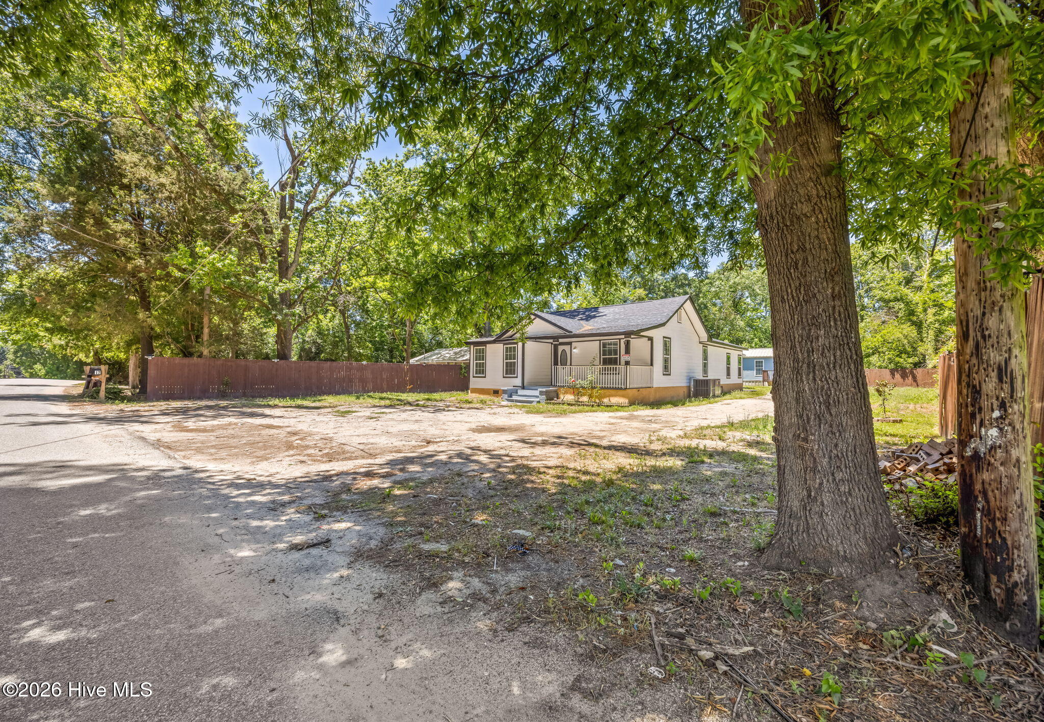 4-web-or-mls-1917 Haynie Drive-49