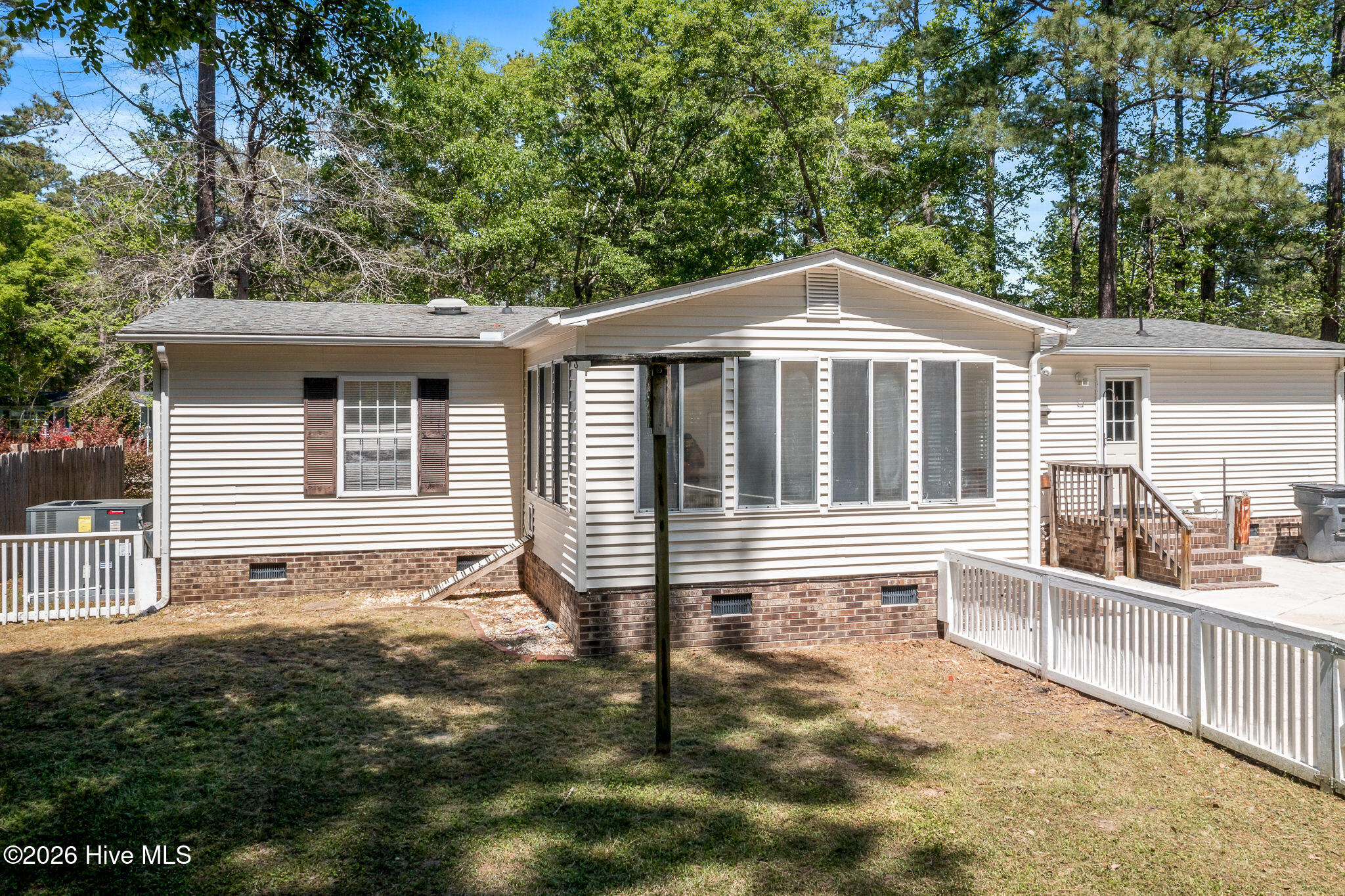 100567029 | Photo 40