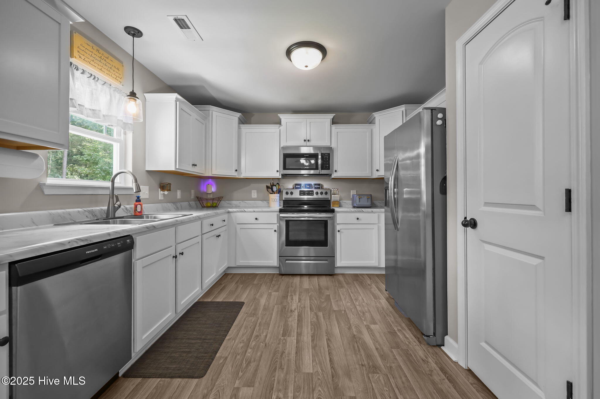 100525463 | Photo 13