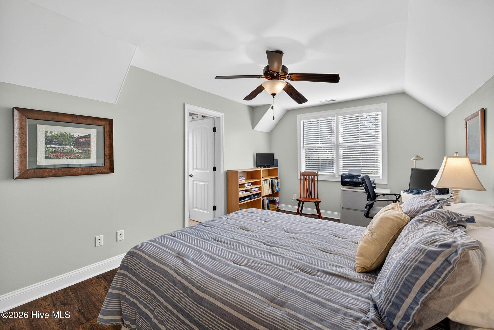 100558265 | Photo 38