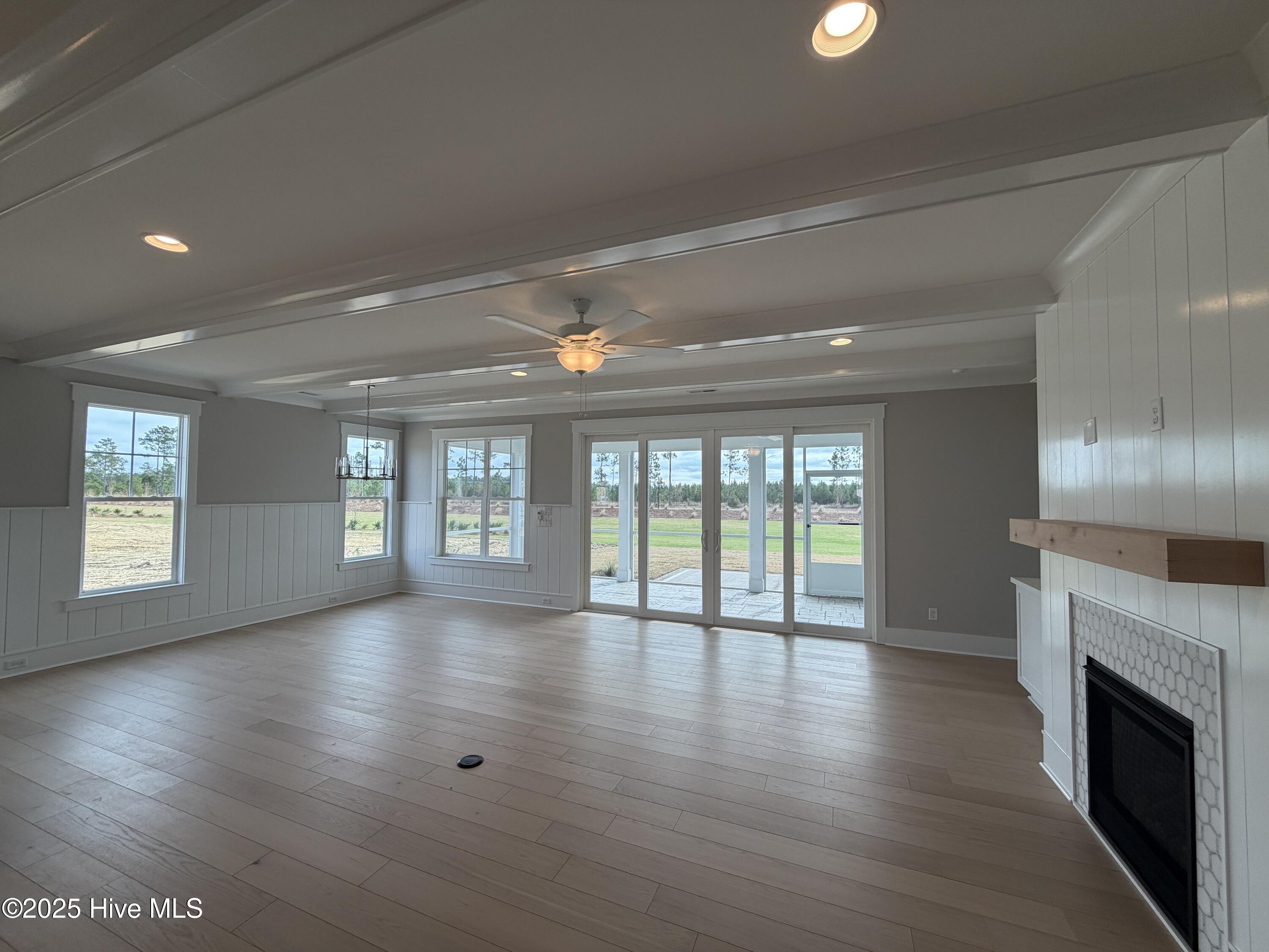 100531955 | Photo 12