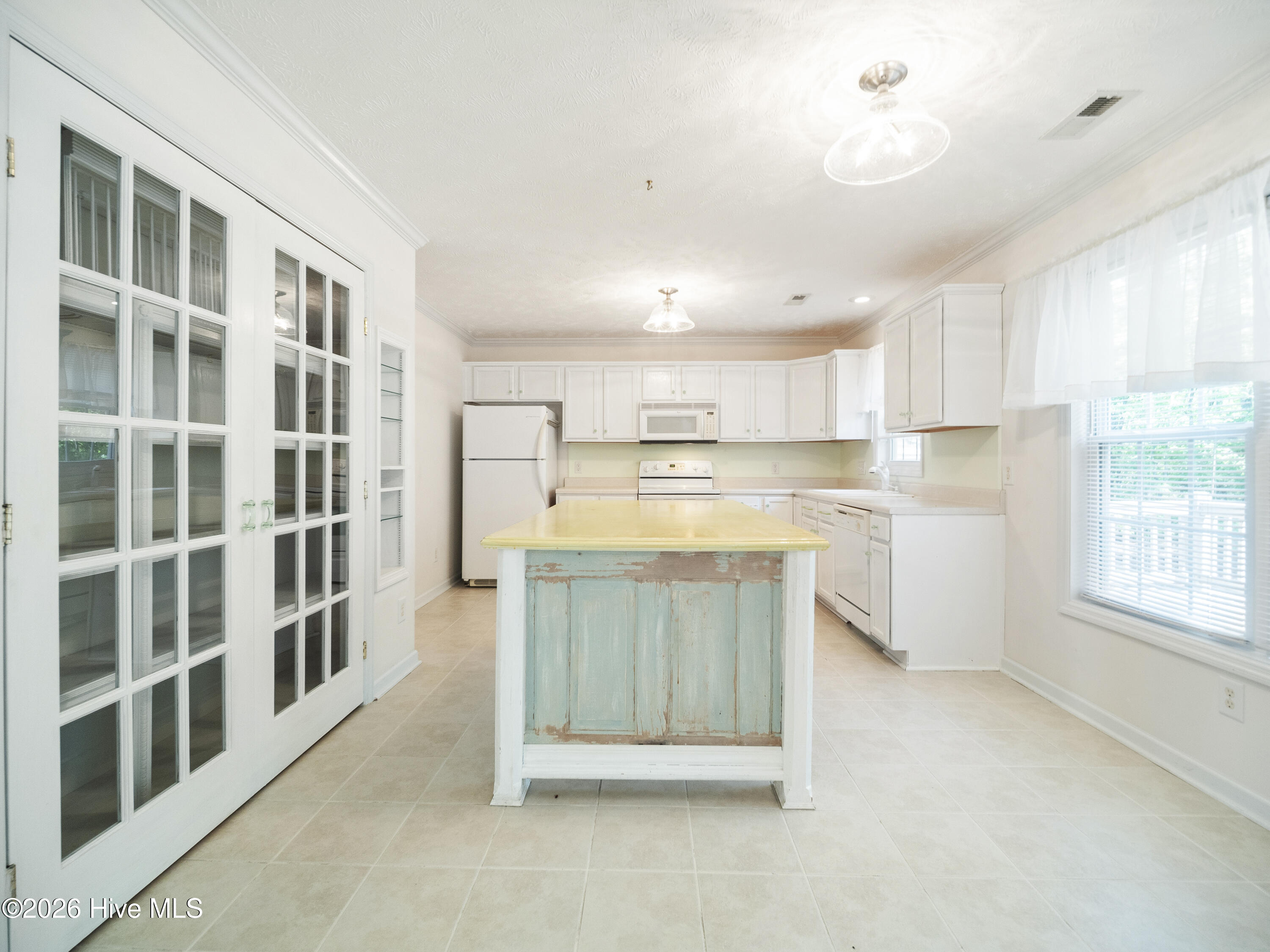 100570640 | Photo 18