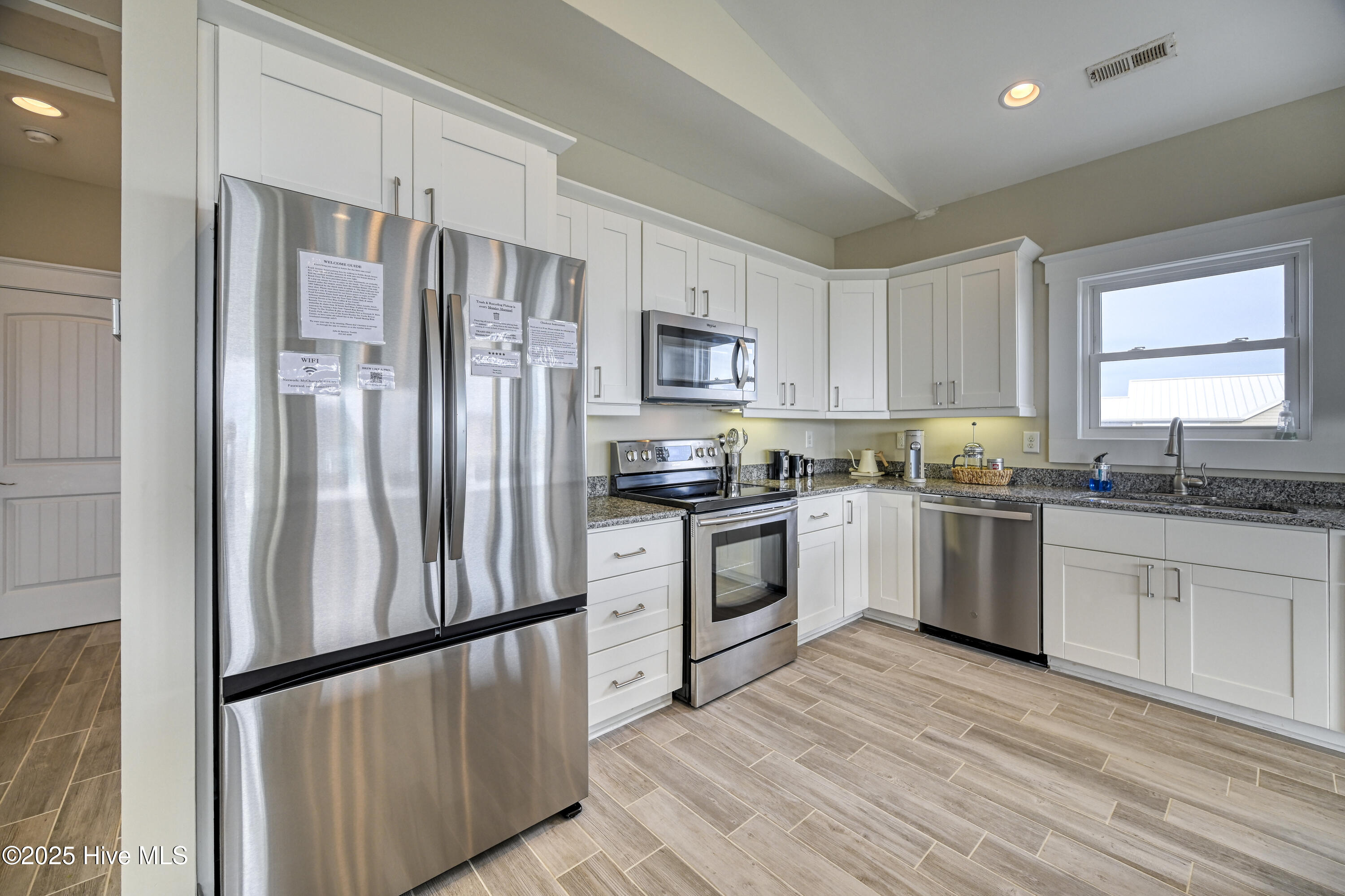 100543491 | Photo 32