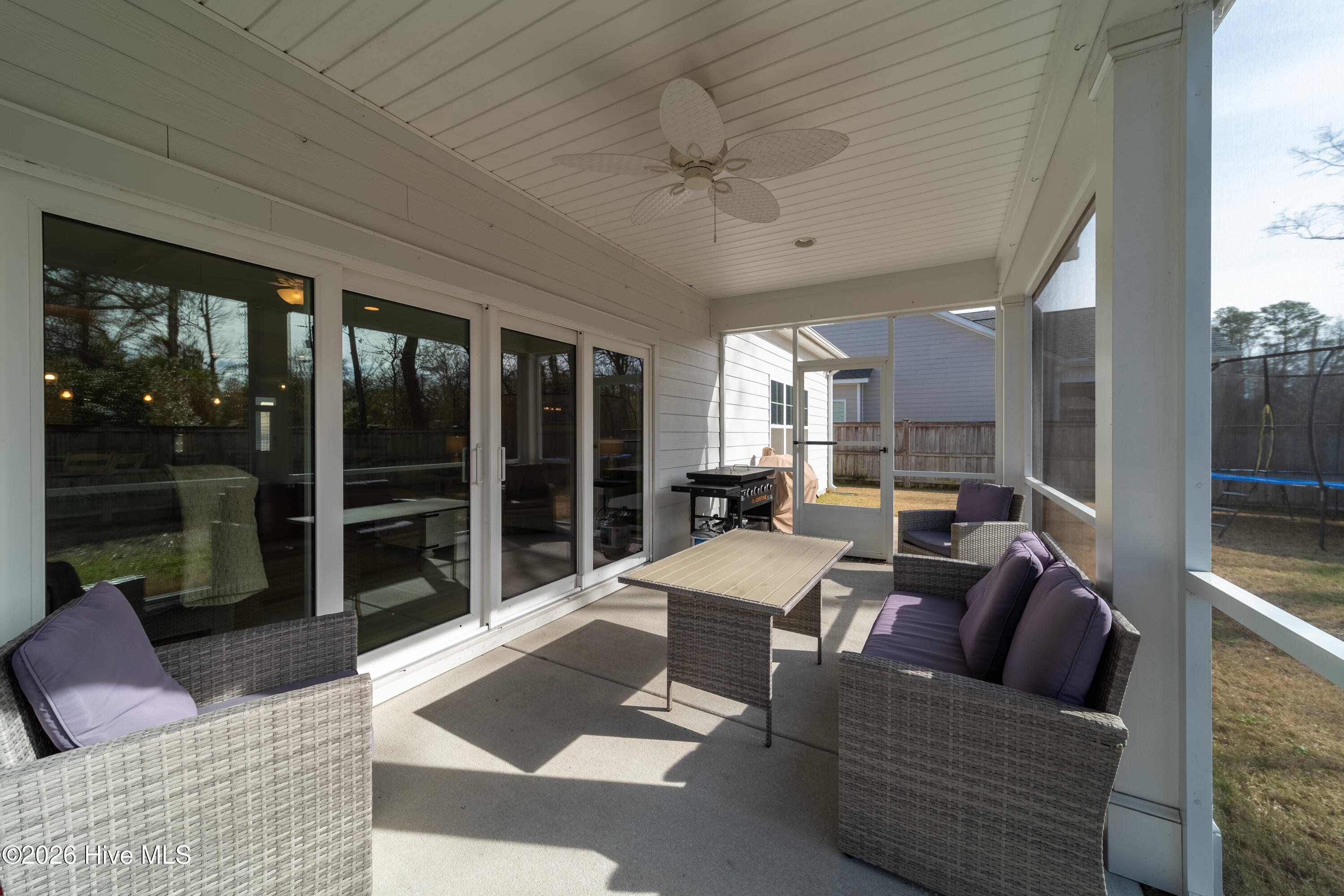 100549108 | Photo 47