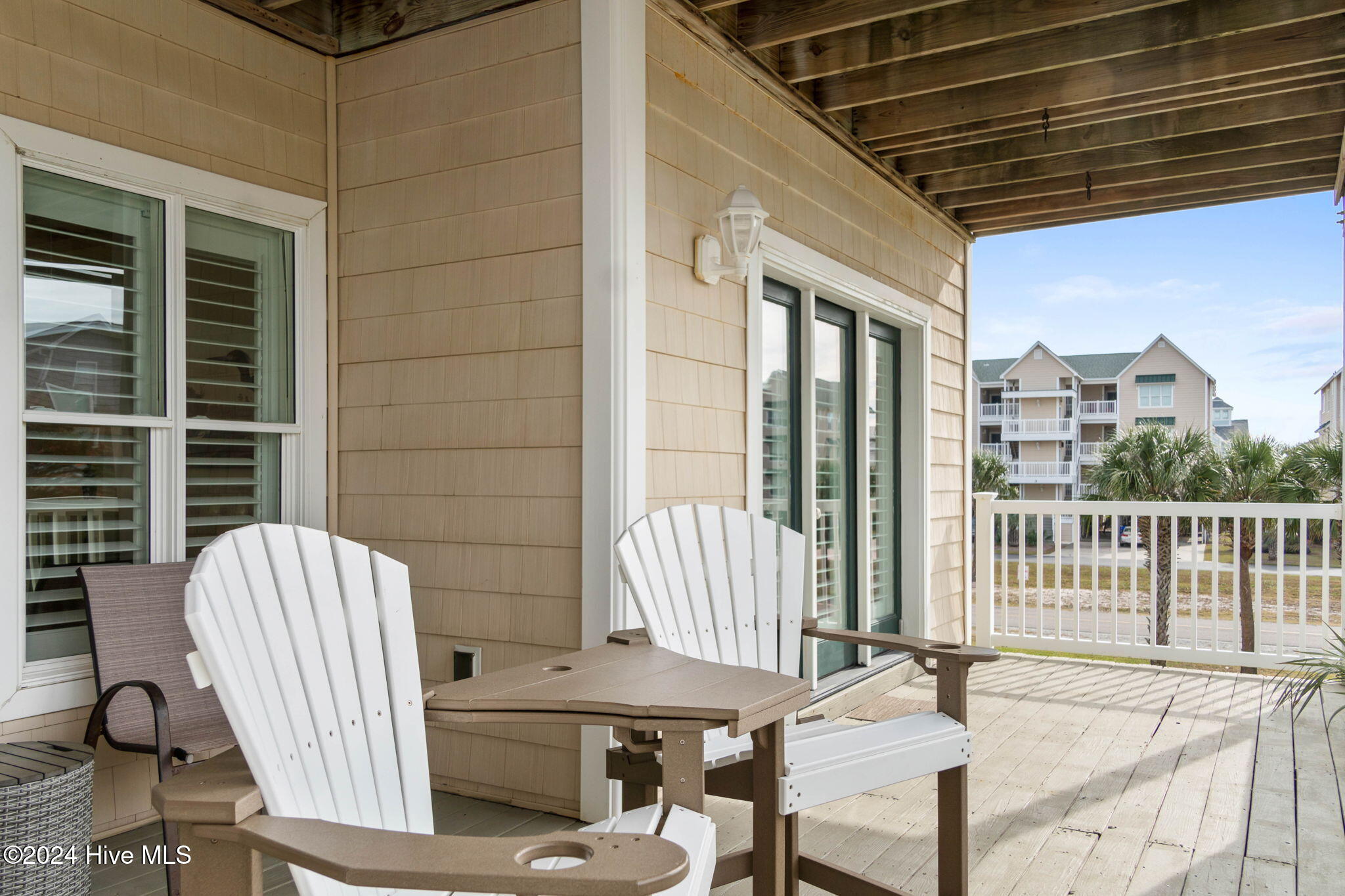 100548065 | Photo 52