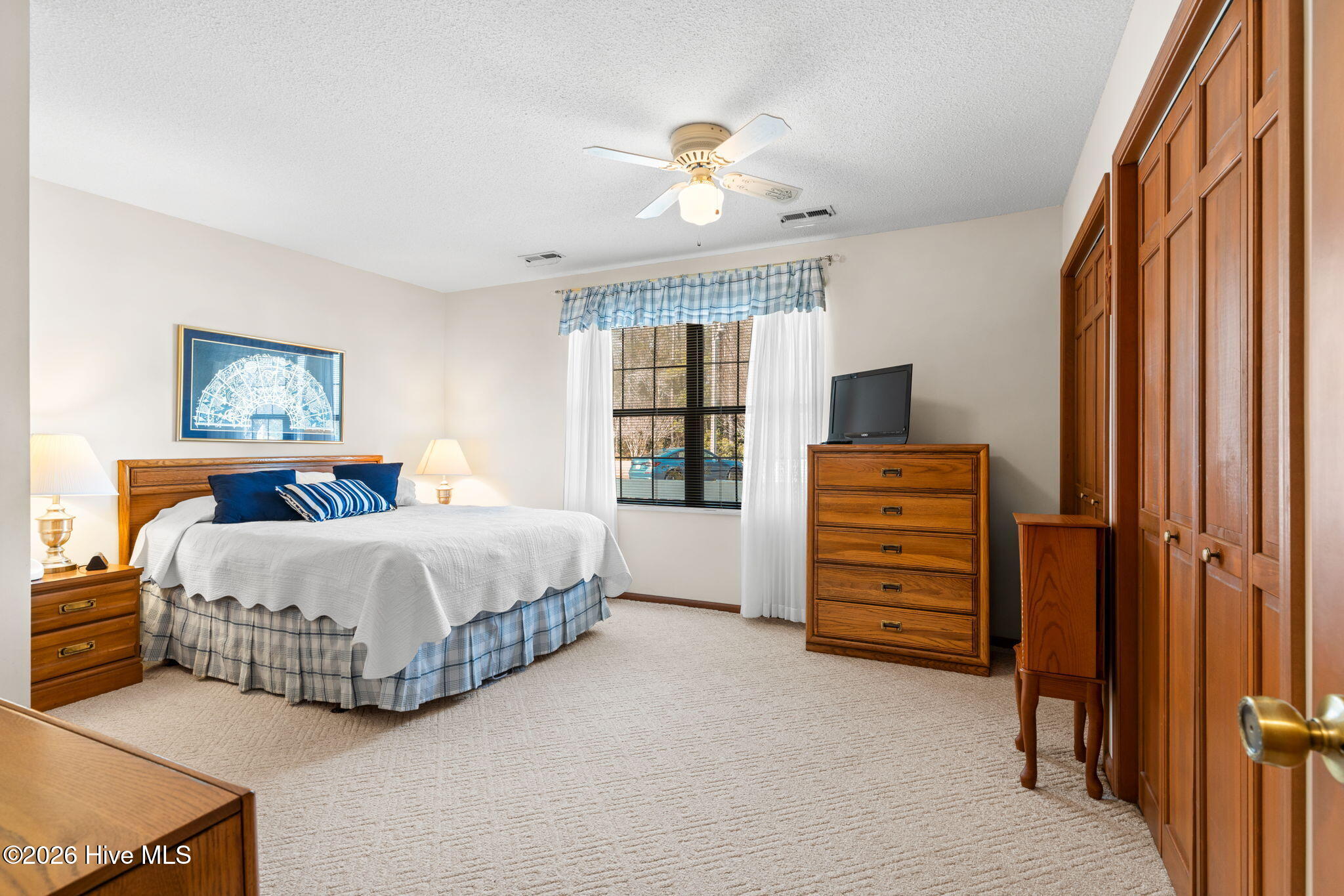 100549085 | Photo 18