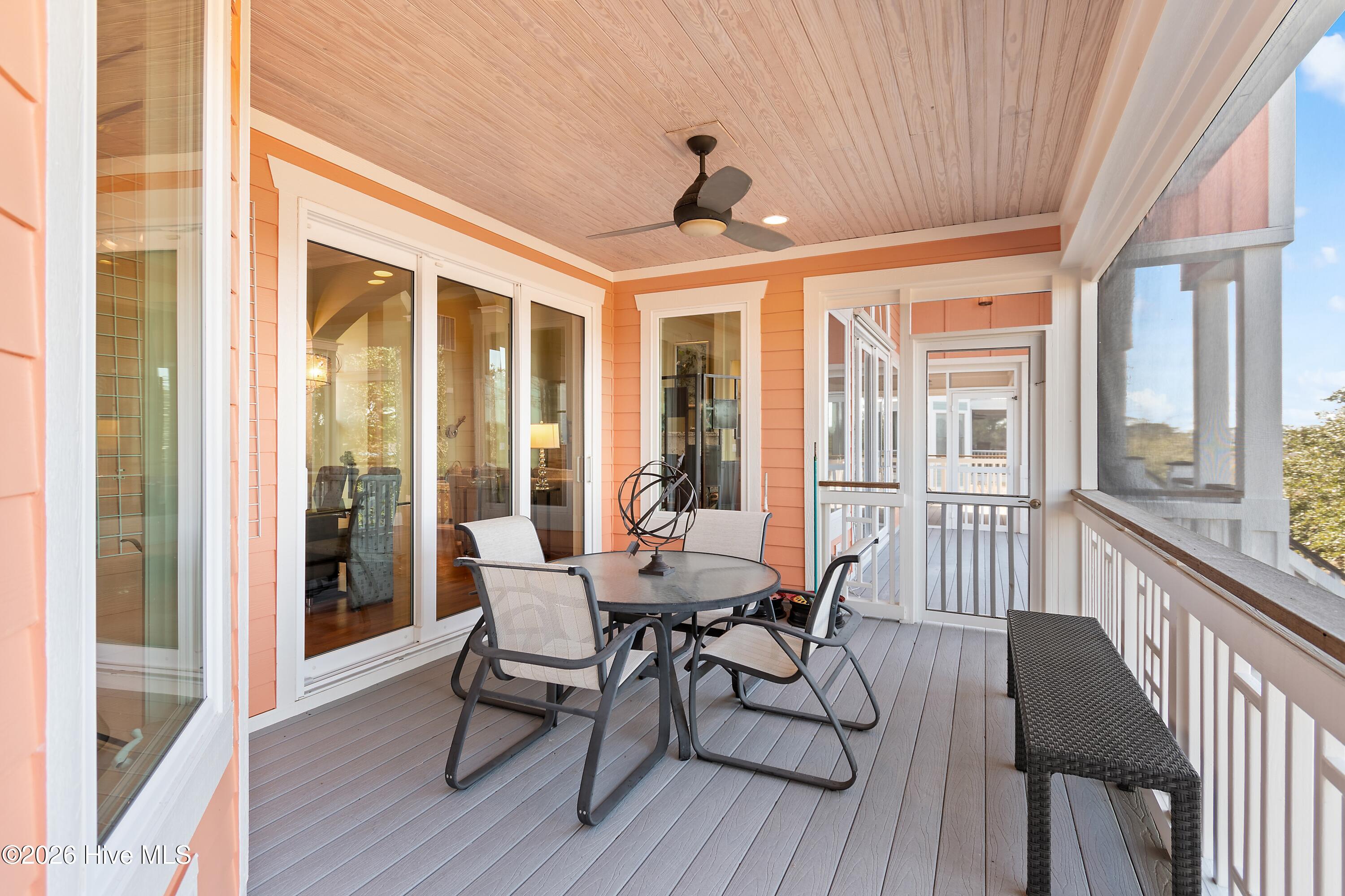 100549658 | Photo 50