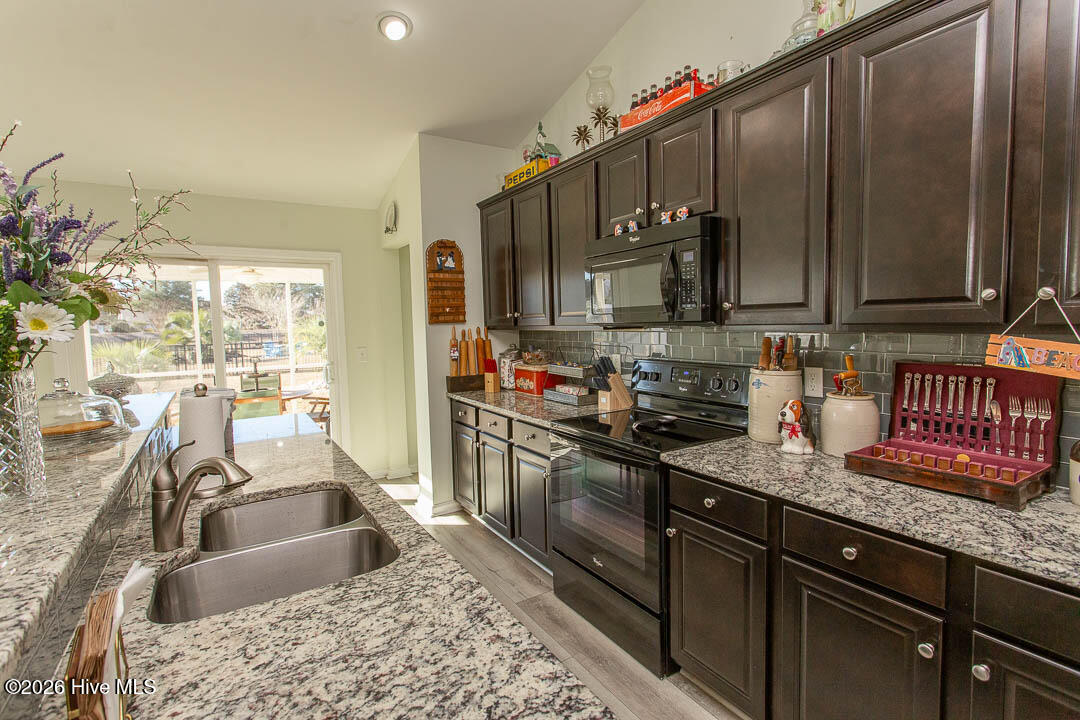 100554987 | Photo 18