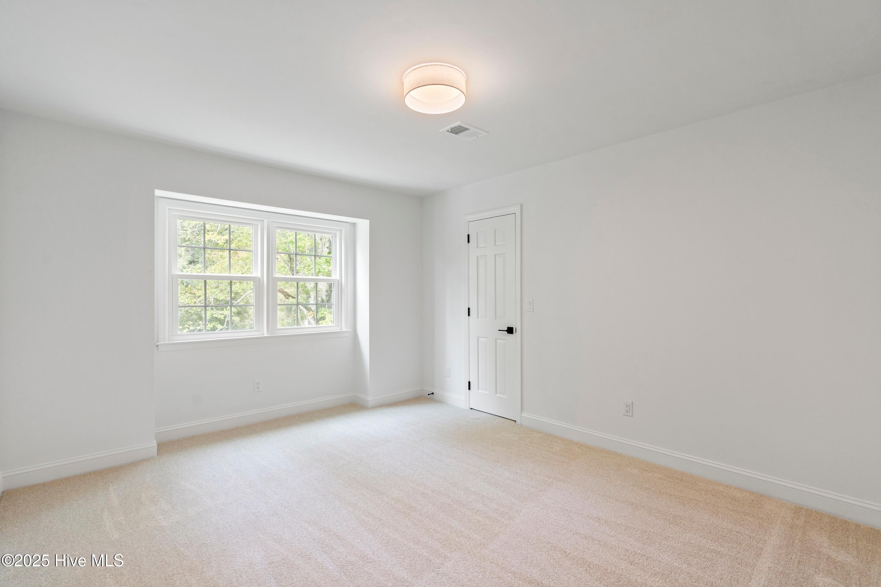 100530260 | Photo 23