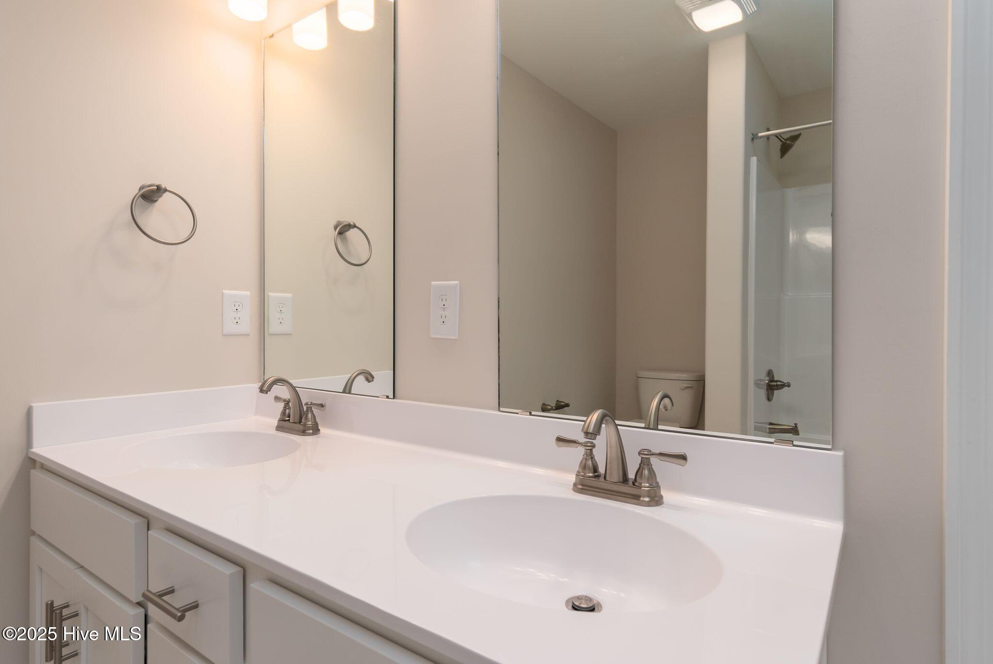 100531005 | Photo 35