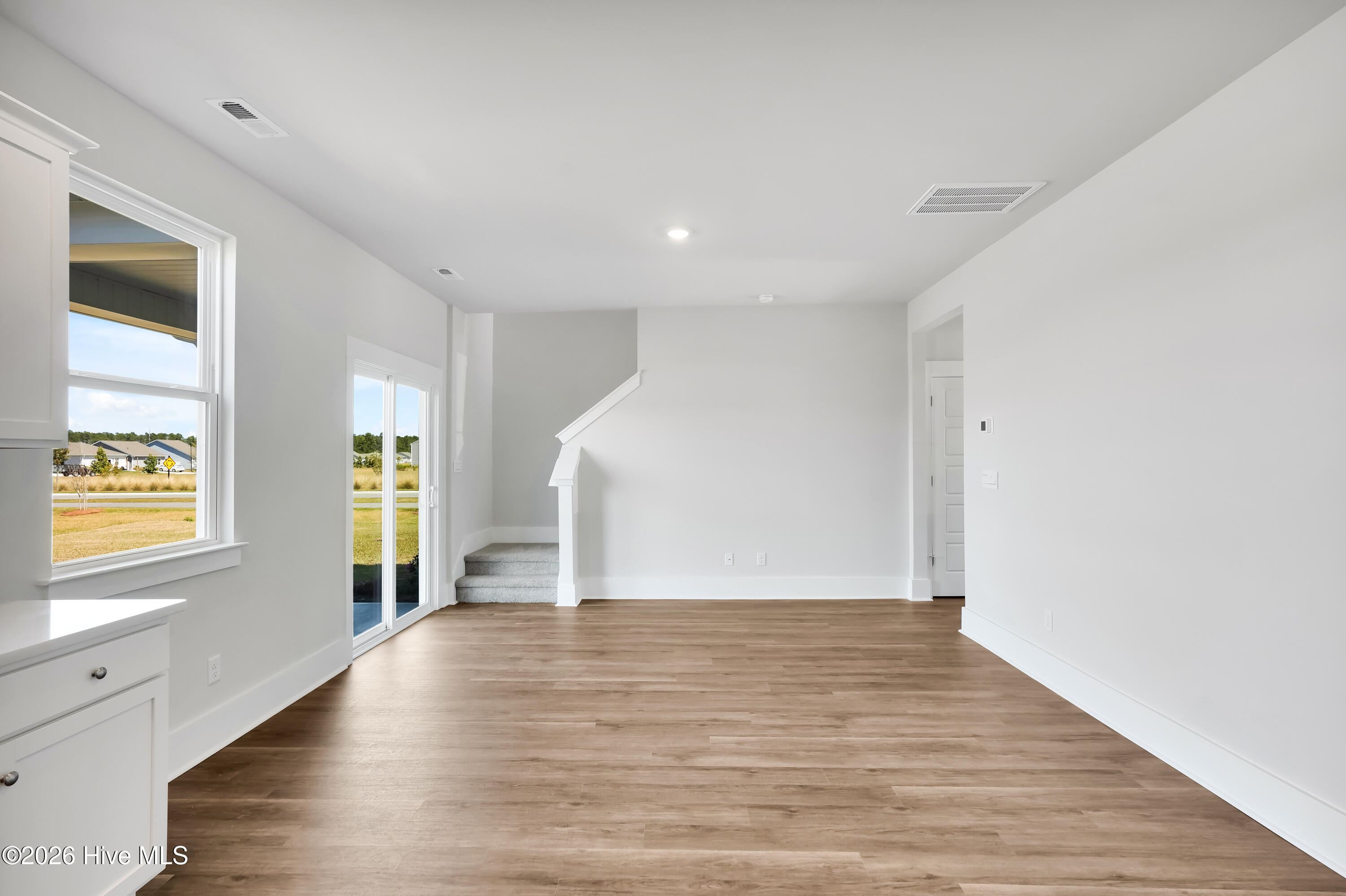 100557300 | Photo 10