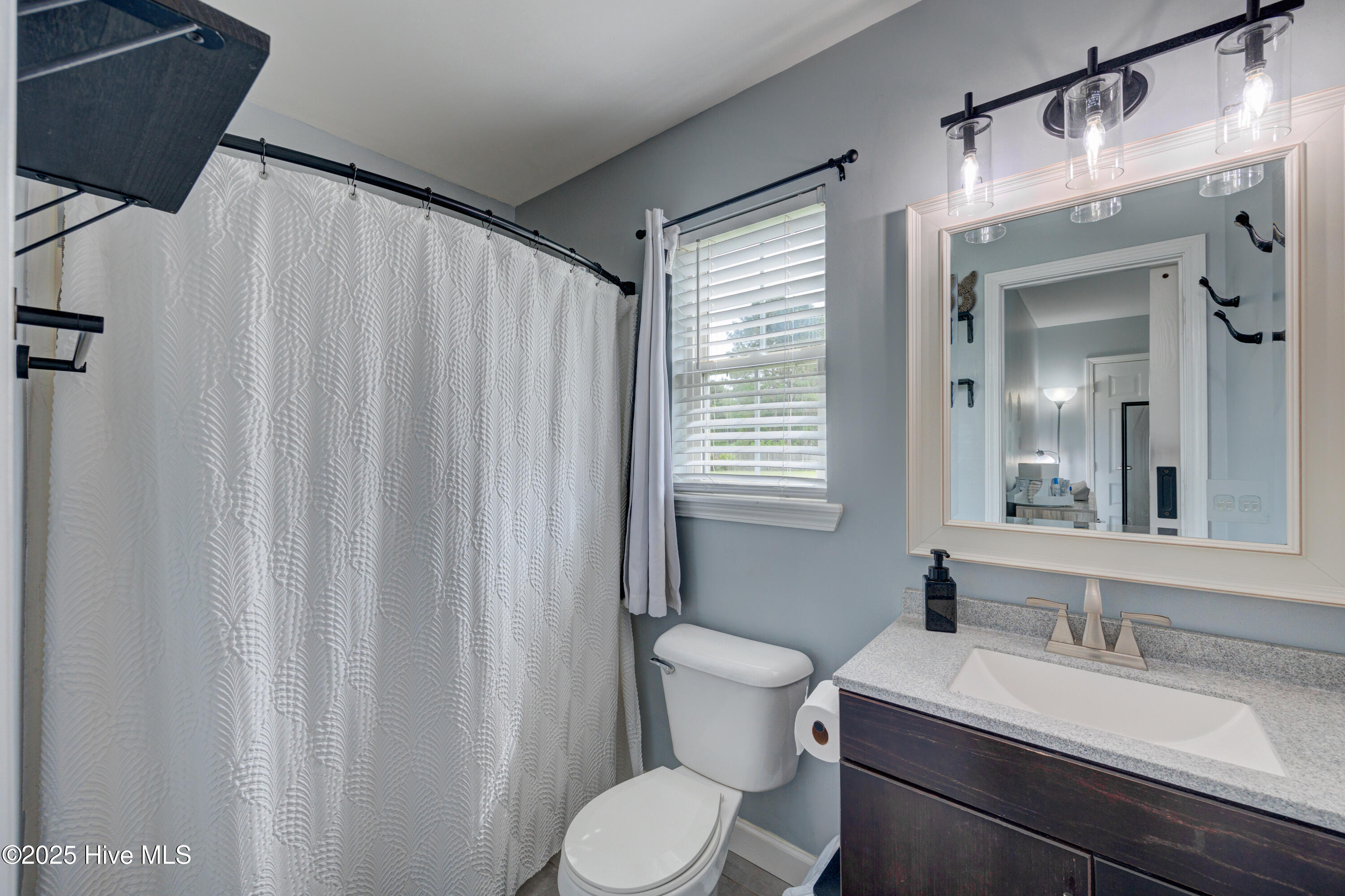 100561437 | Photo 25